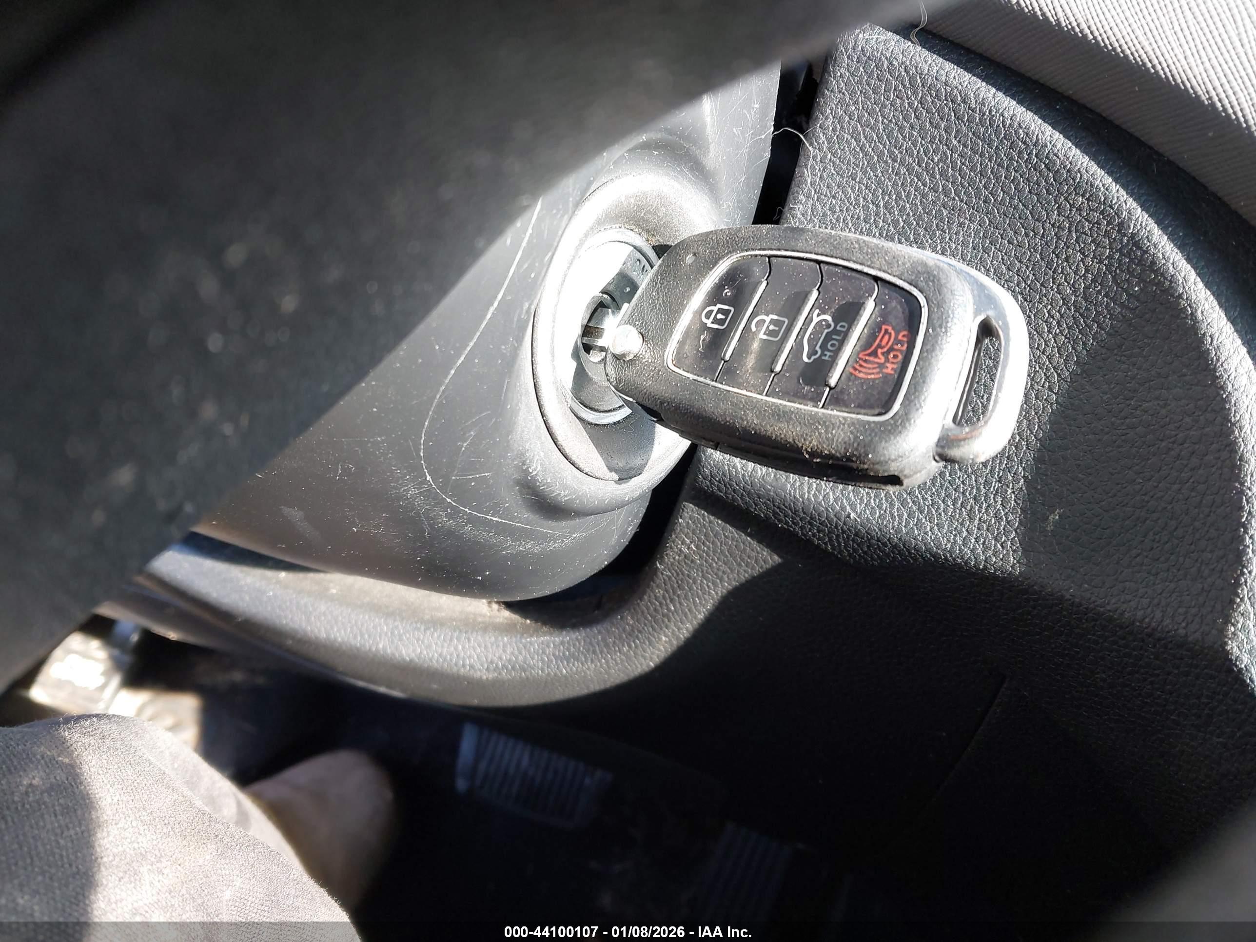 HYUNDAI SANTA image 11