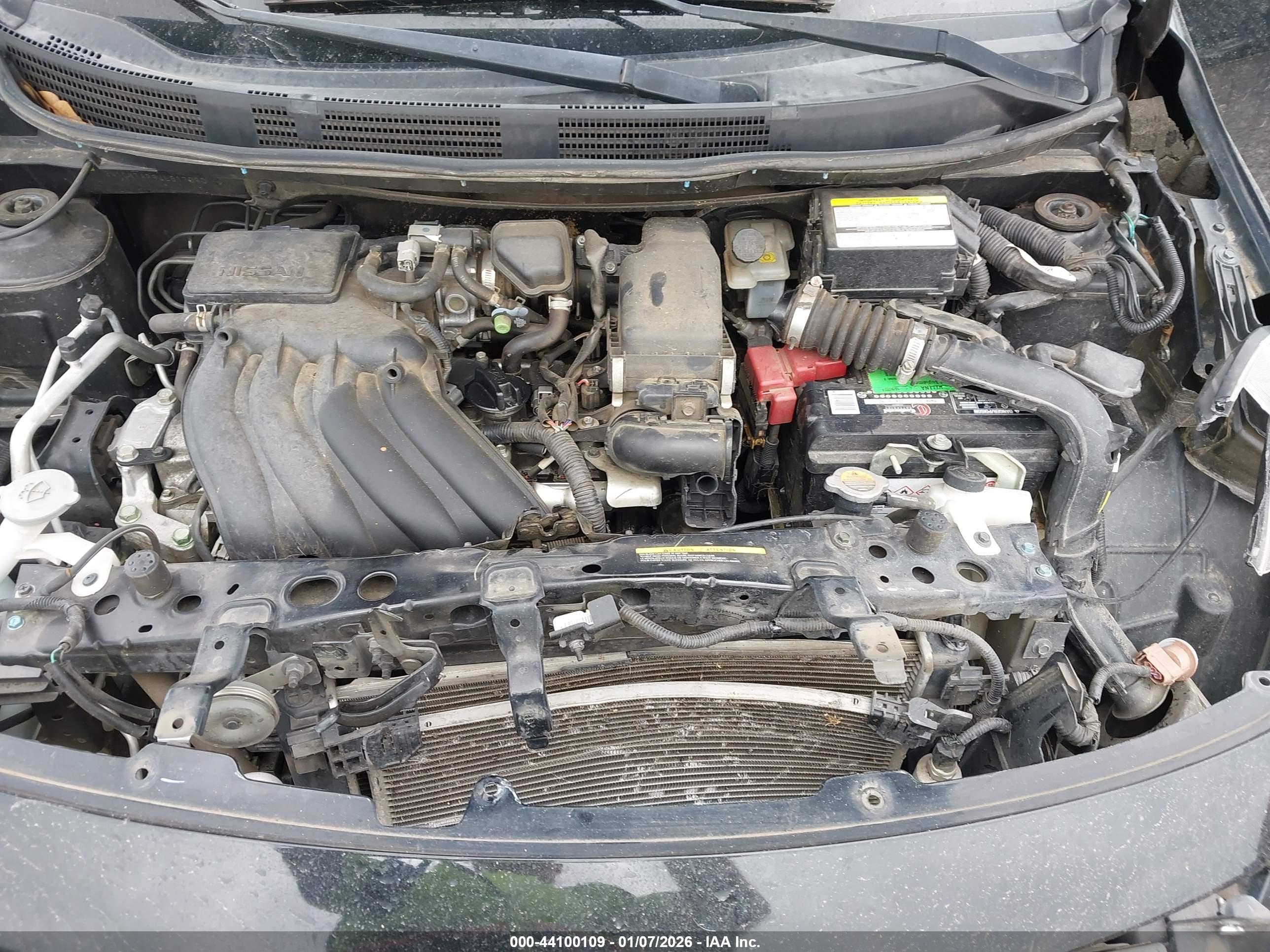 NISSAN VERSA image 10