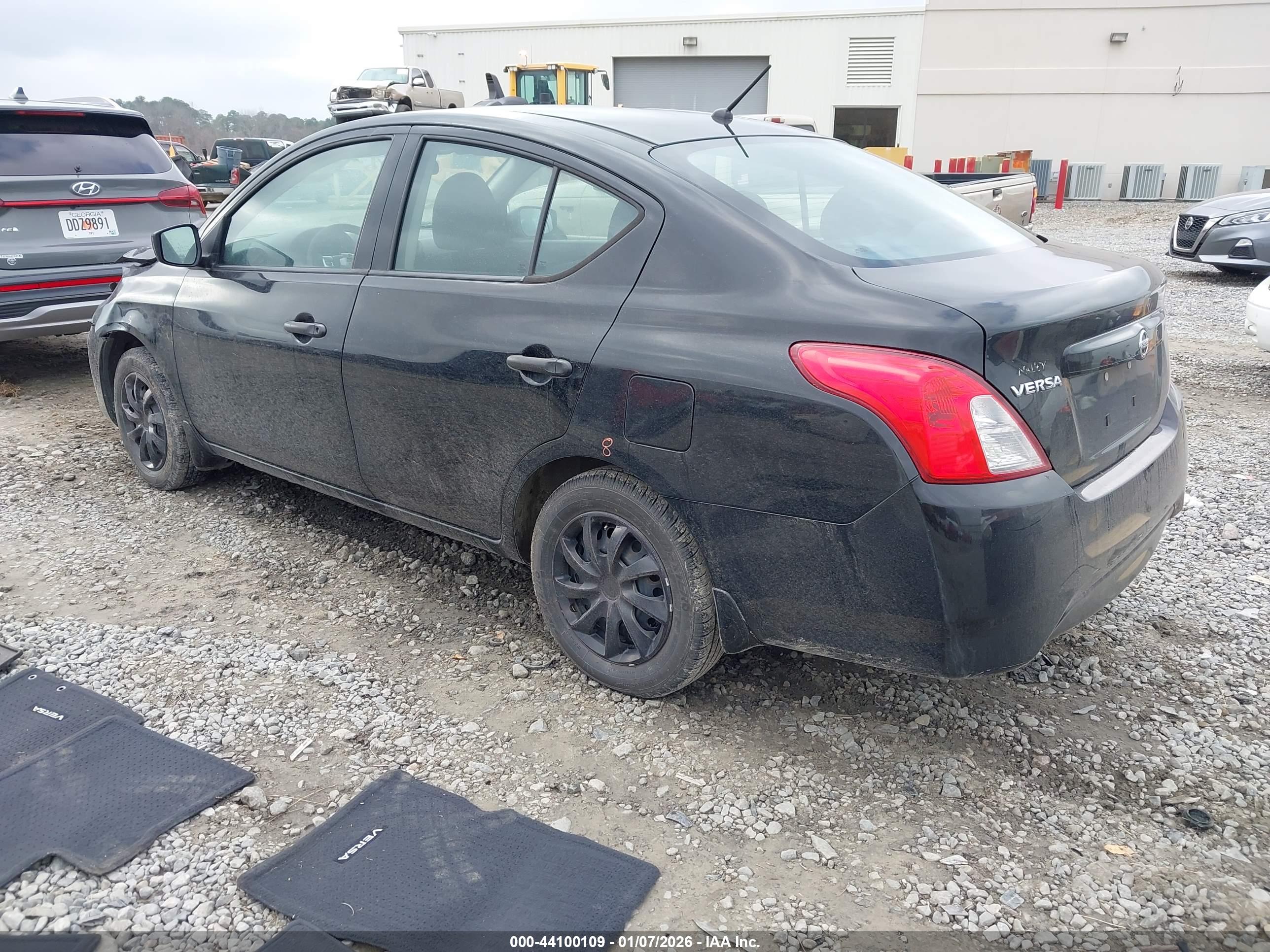 NISSAN VERSA image 3