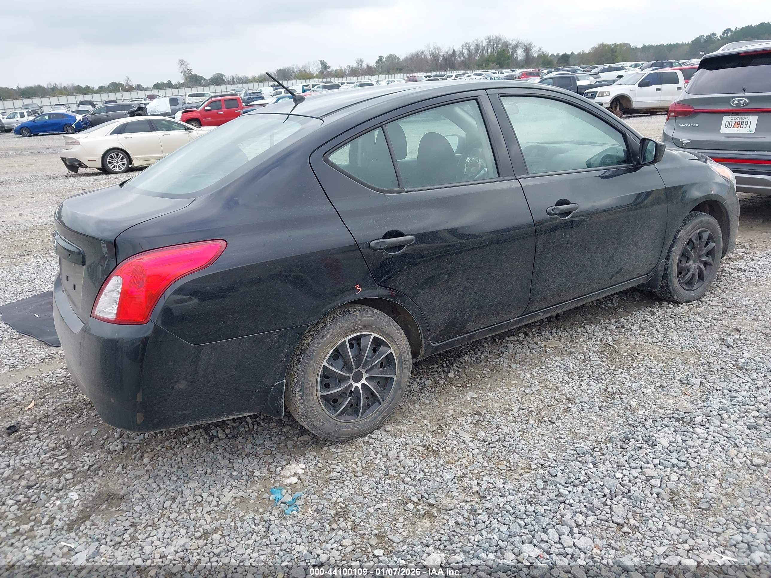 NISSAN VERSA image 4