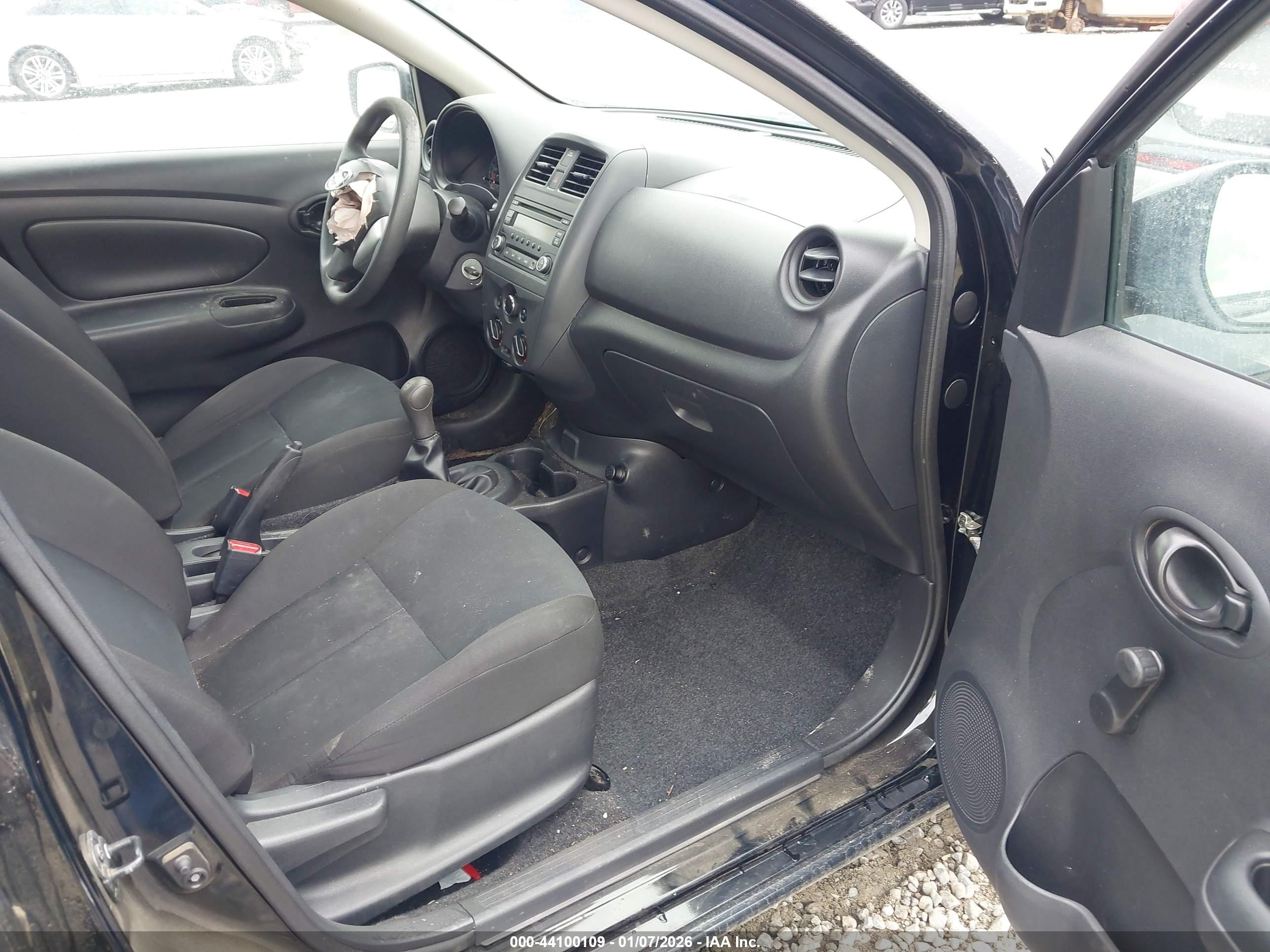 NISSAN VERSA image 5