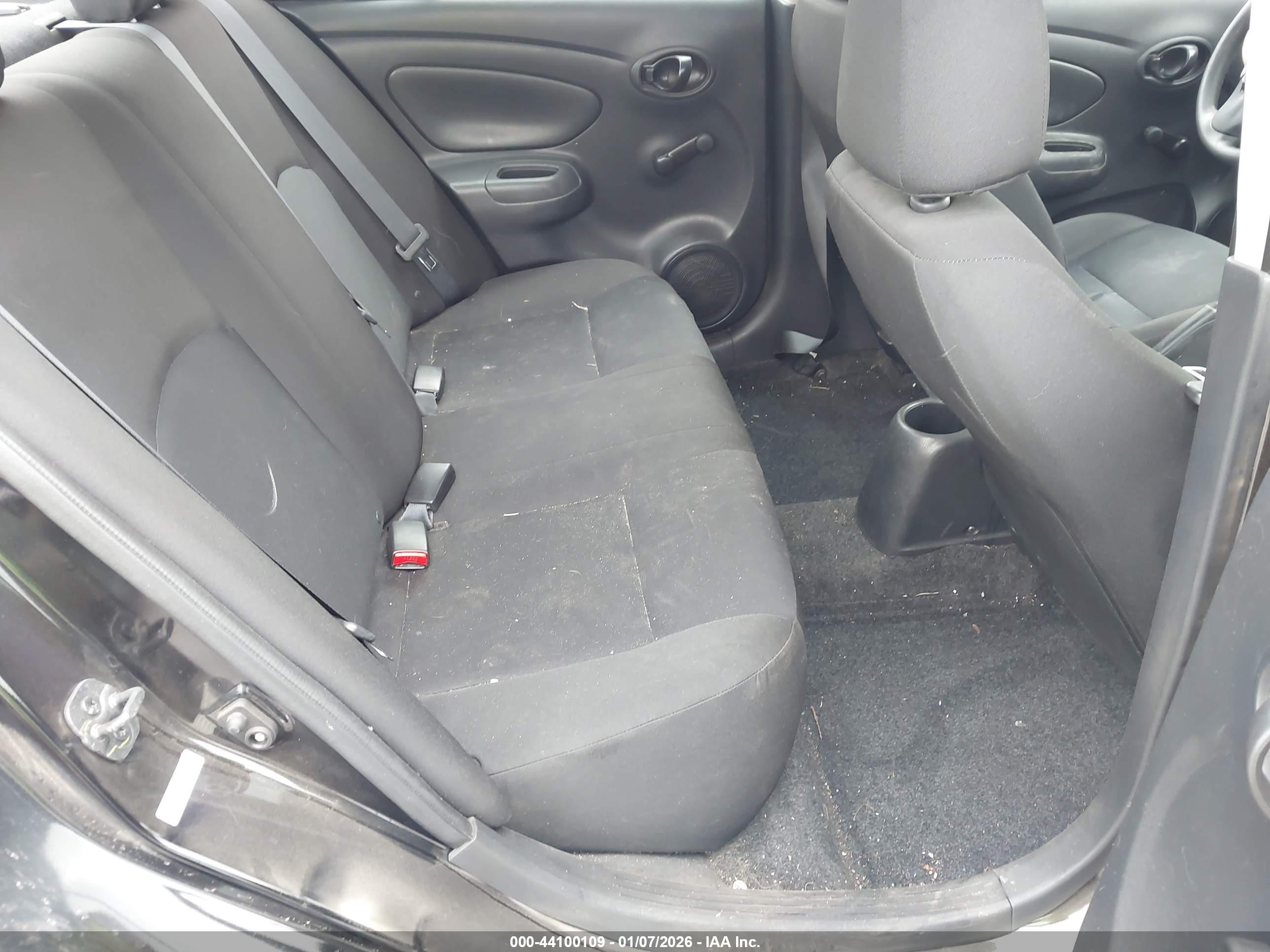 NISSAN VERSA image 8