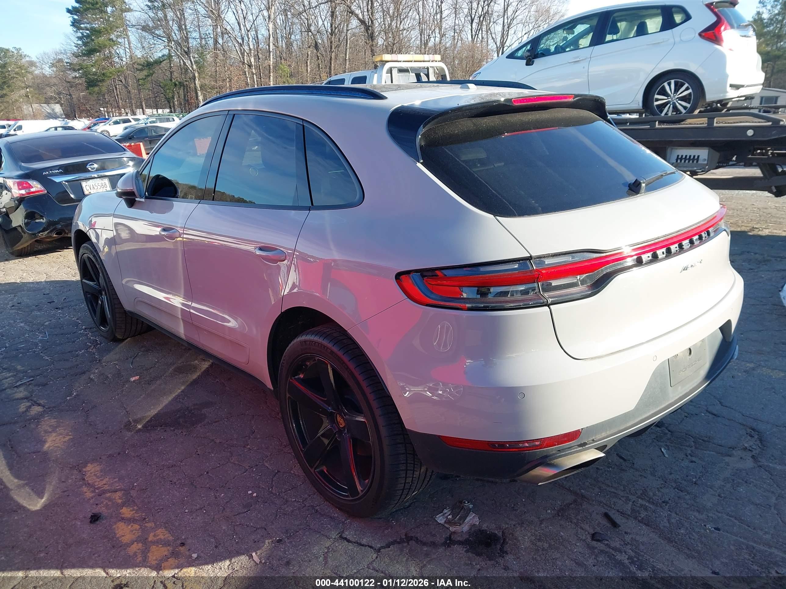 PORSCHE MACAN image 3