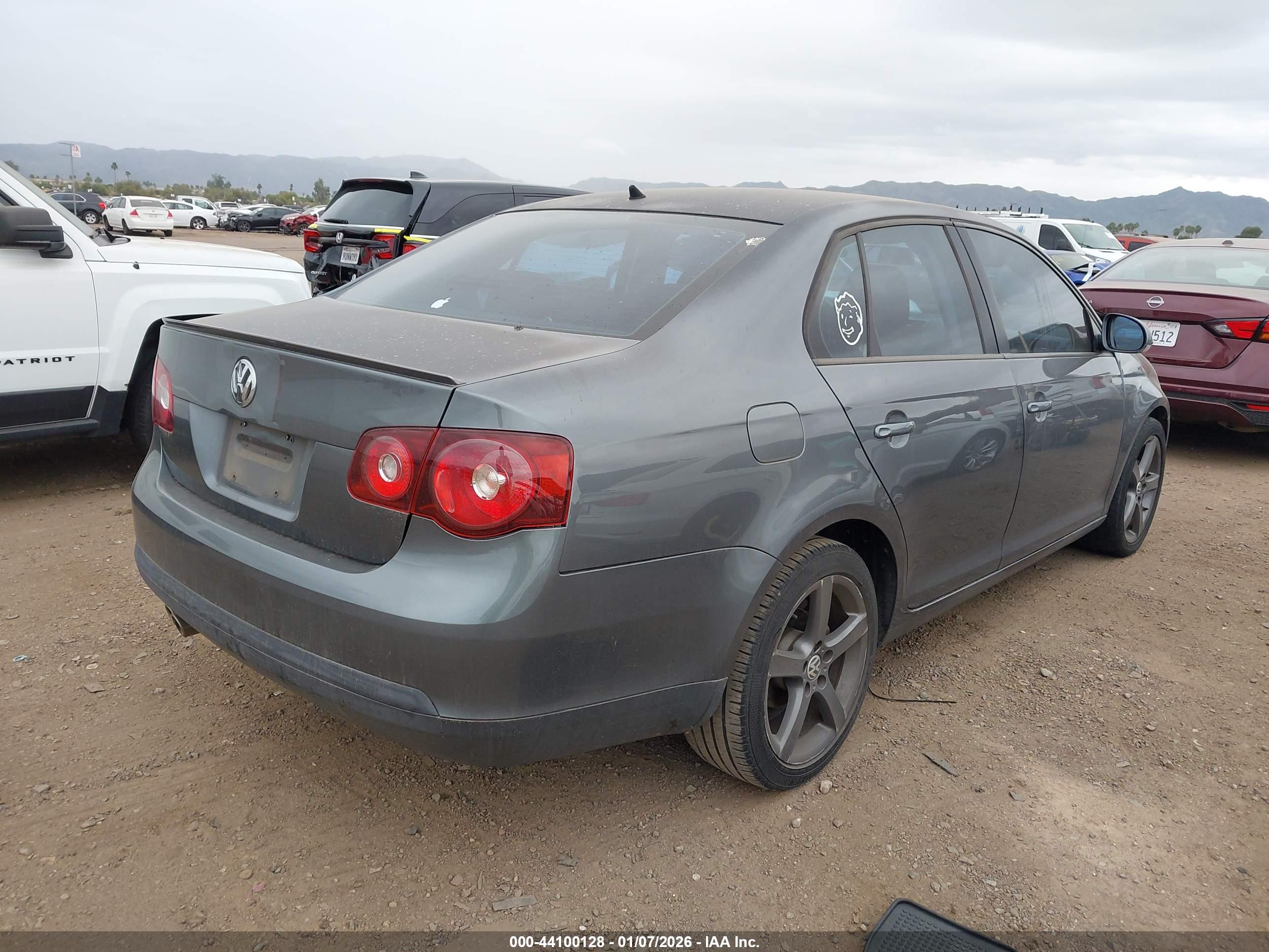 VOLKSWAGEN JETTA image 4
