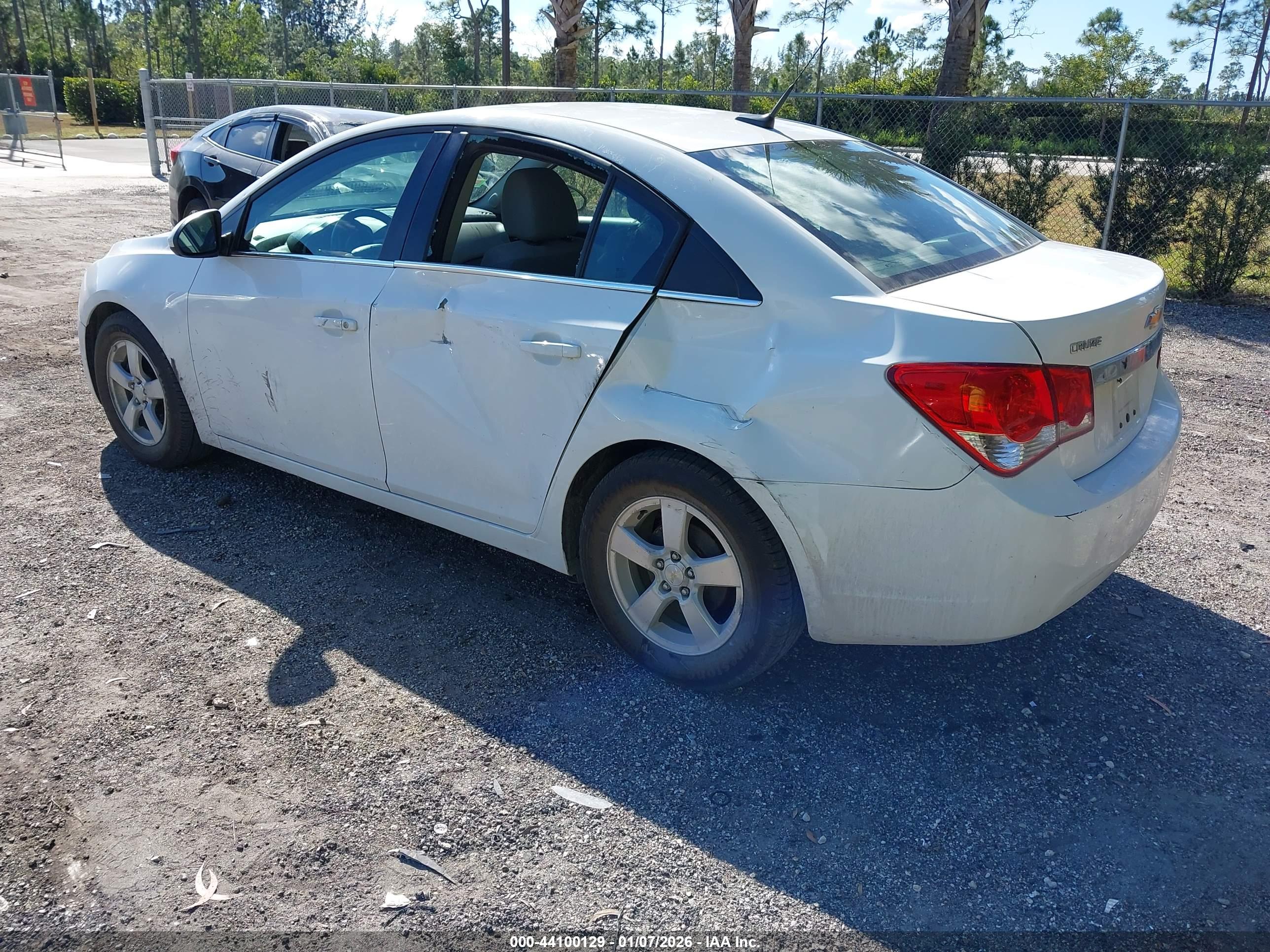 CHEVROLET CRUZE image 3