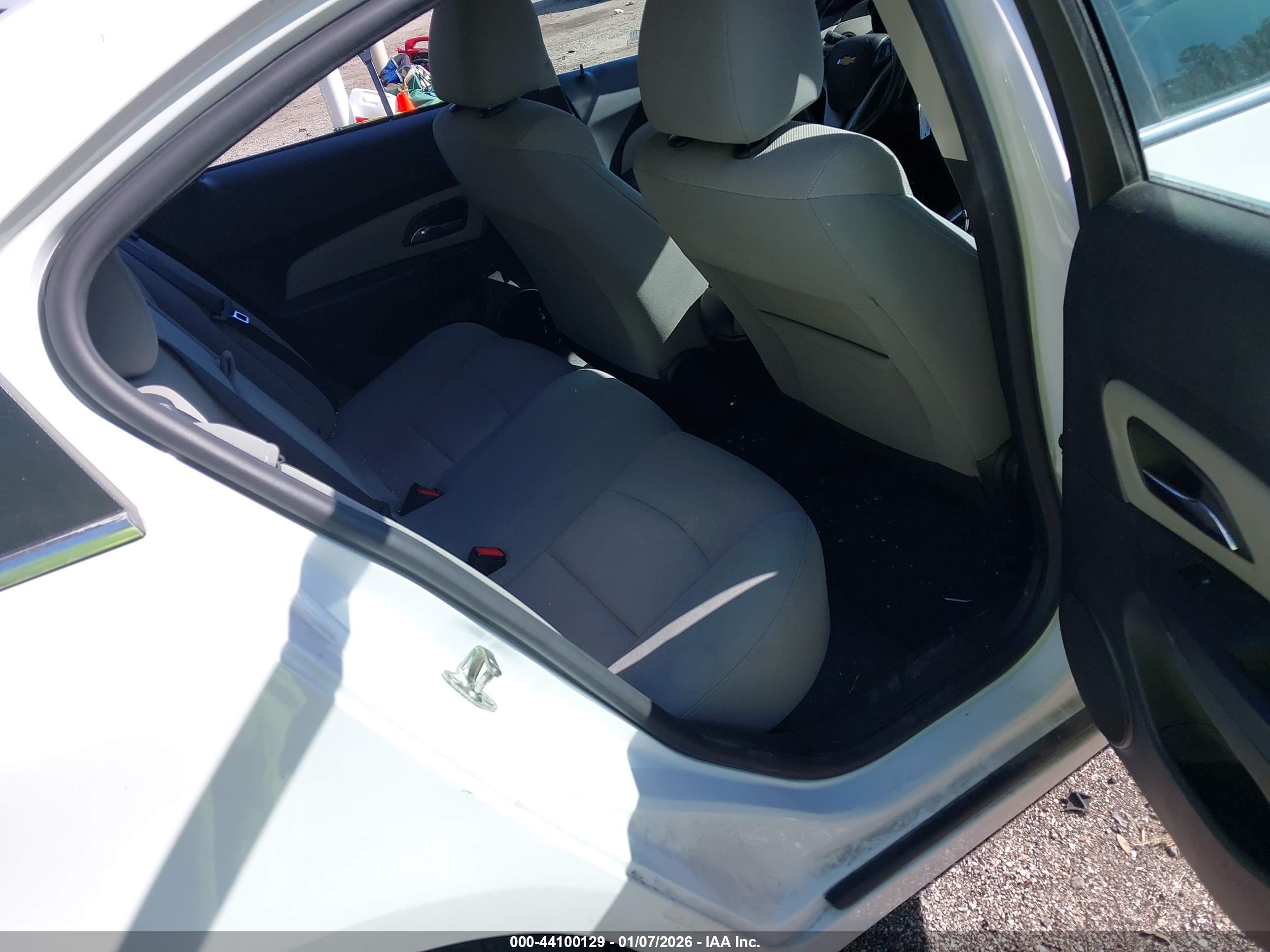CHEVROLET CRUZE image 8