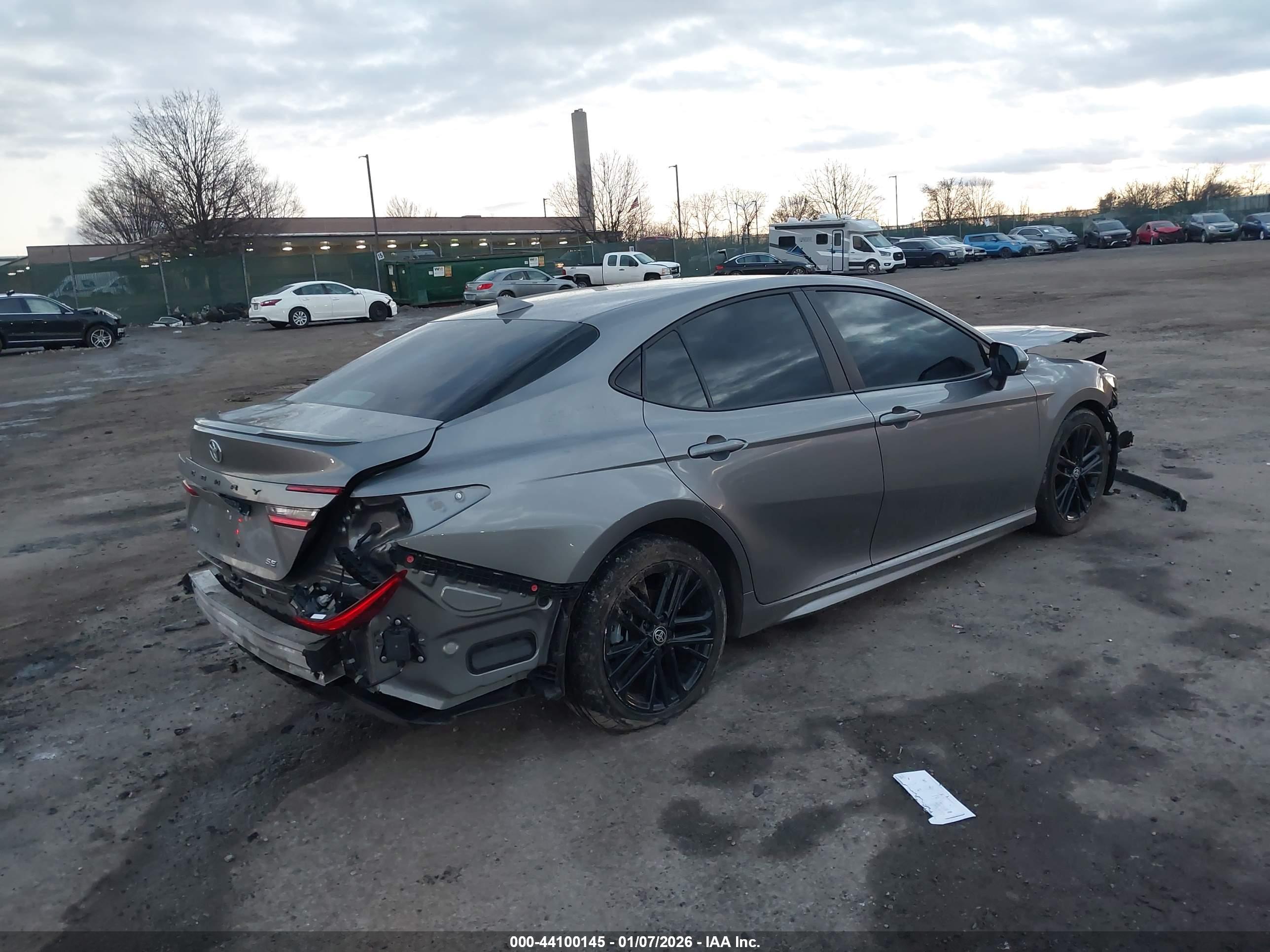TOYOTA CAMRY image 4