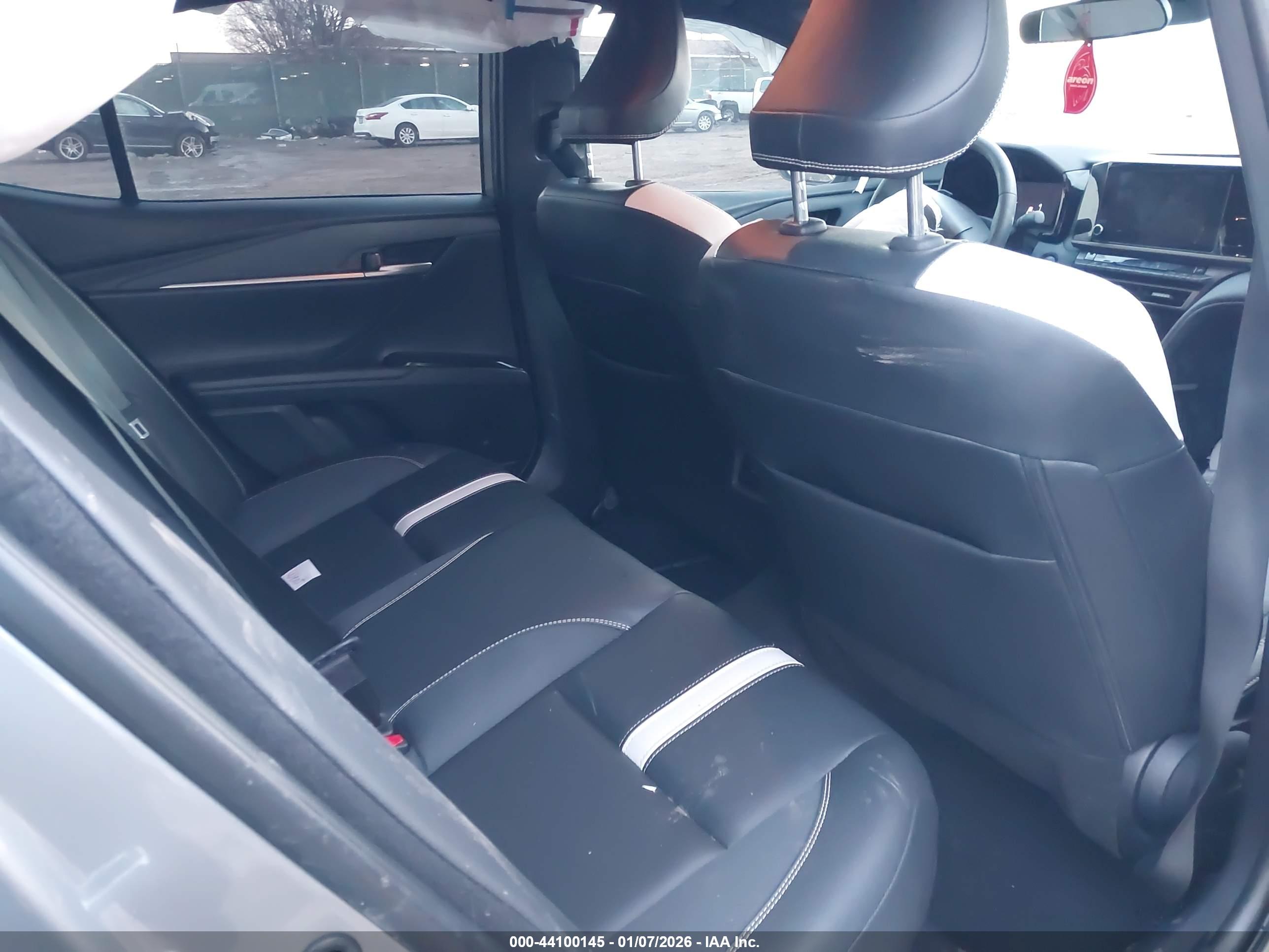 TOYOTA CAMRY image 8
