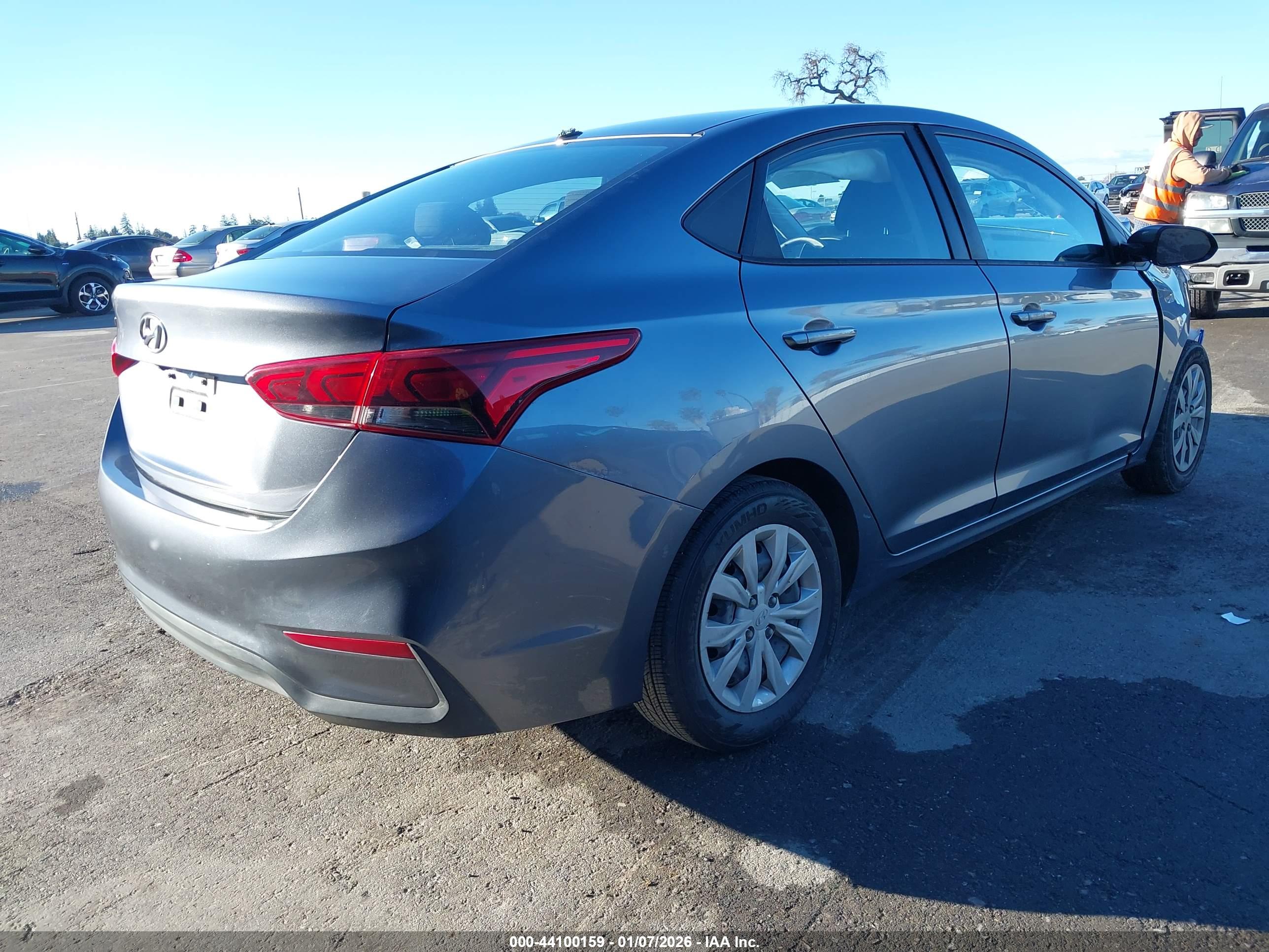 HYUNDAI ACCENT image 4