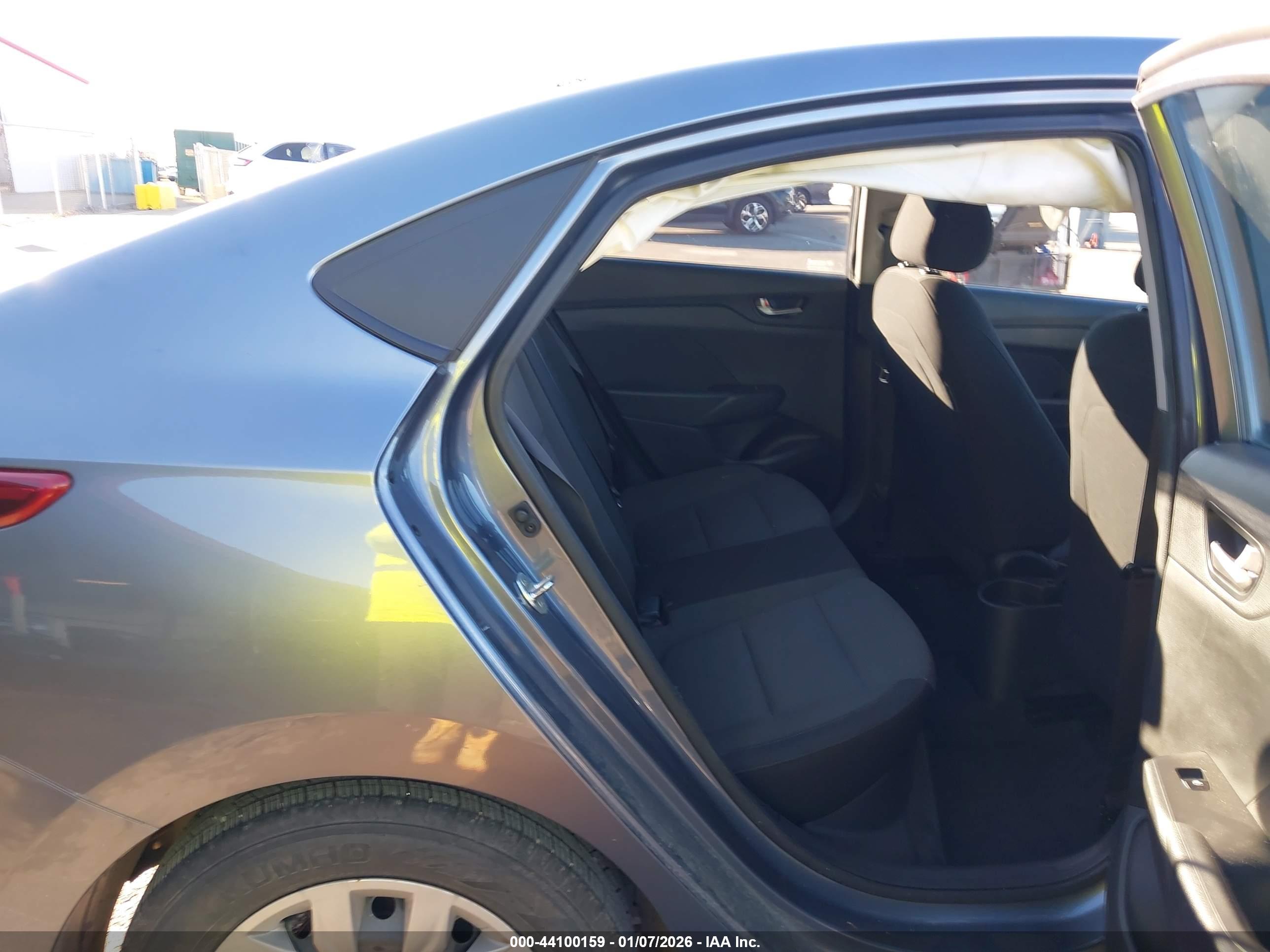 HYUNDAI ACCENT image 8