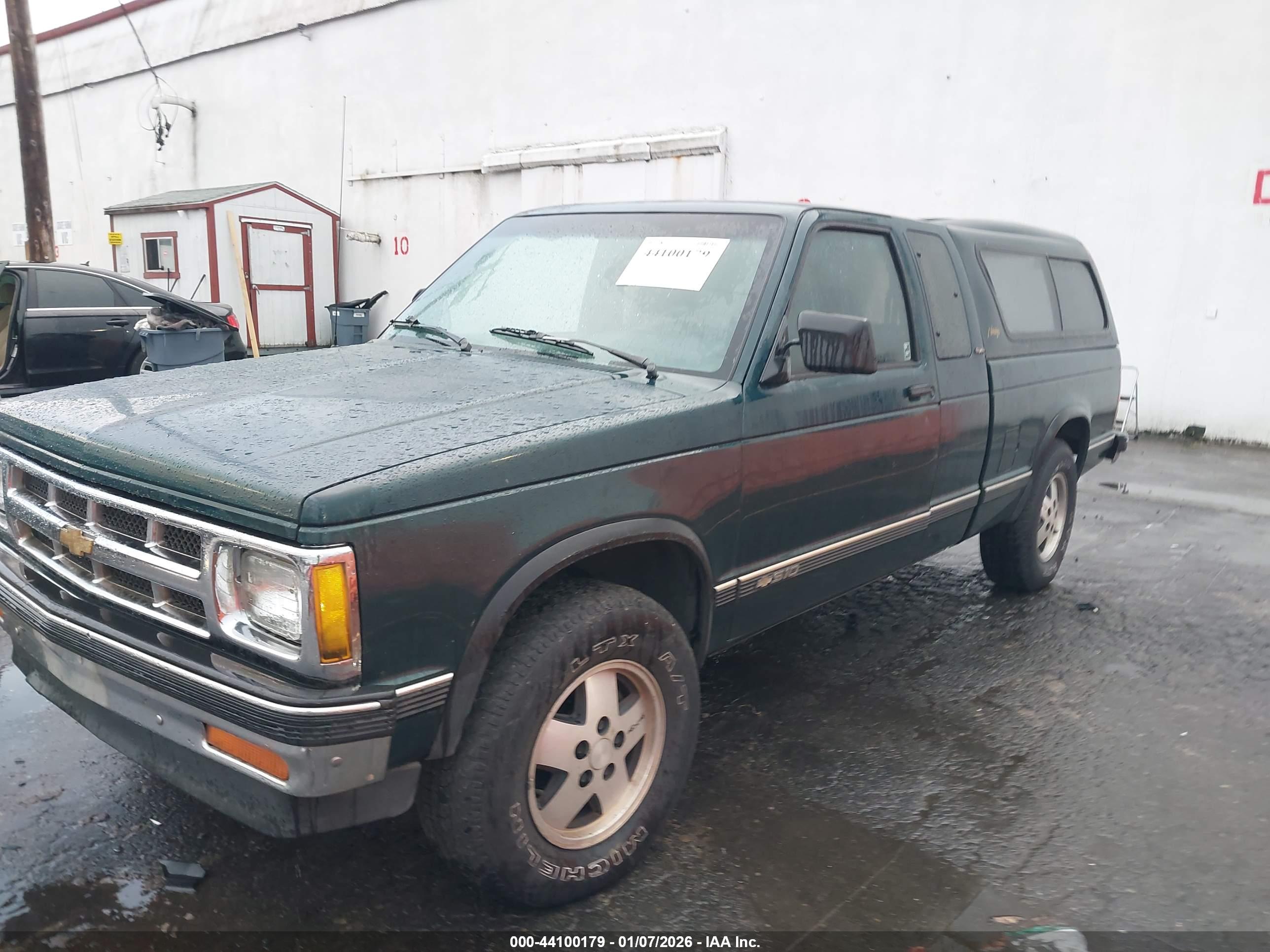 CHEVROLET S image 2