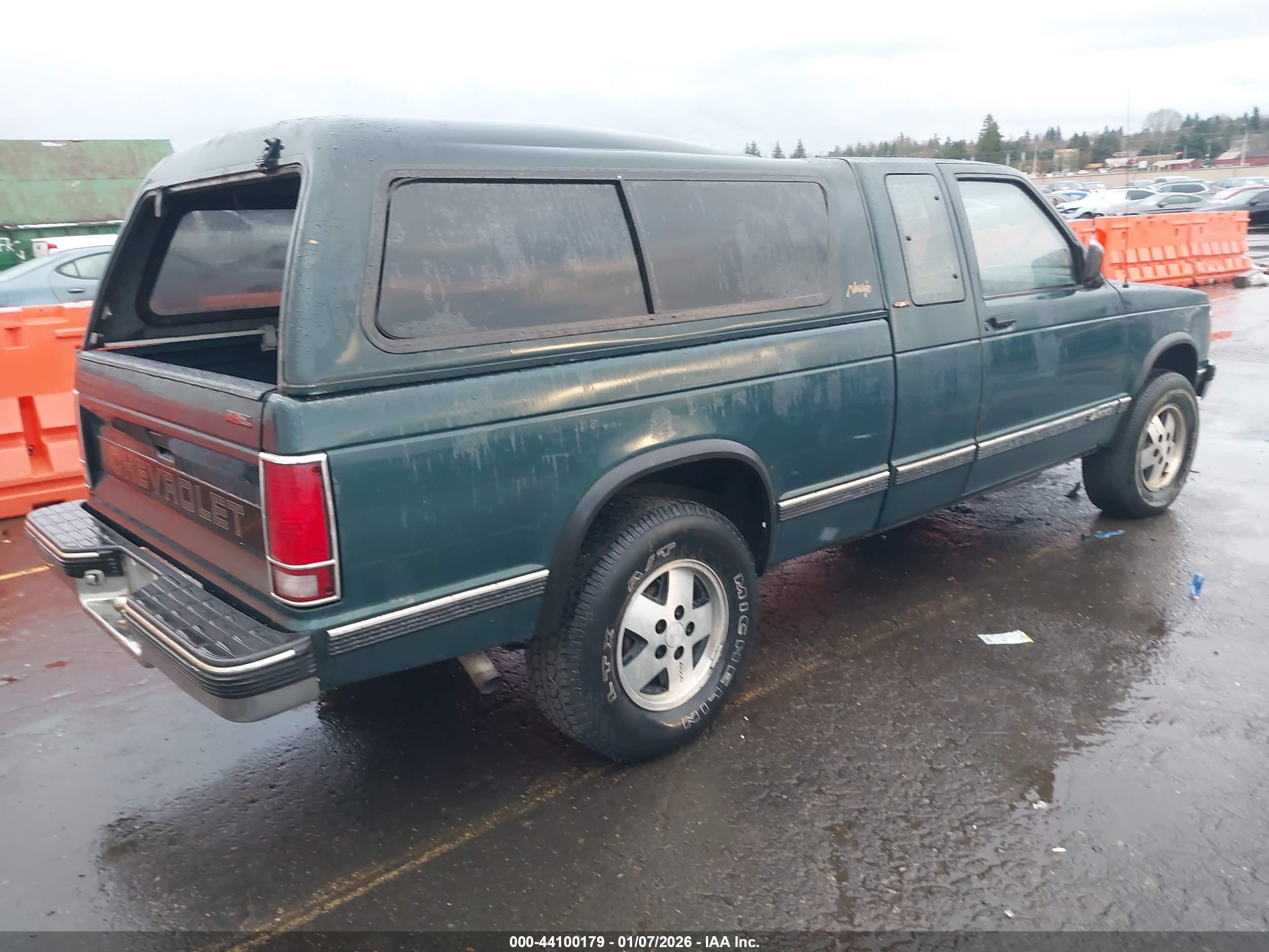 CHEVROLET S image 4
