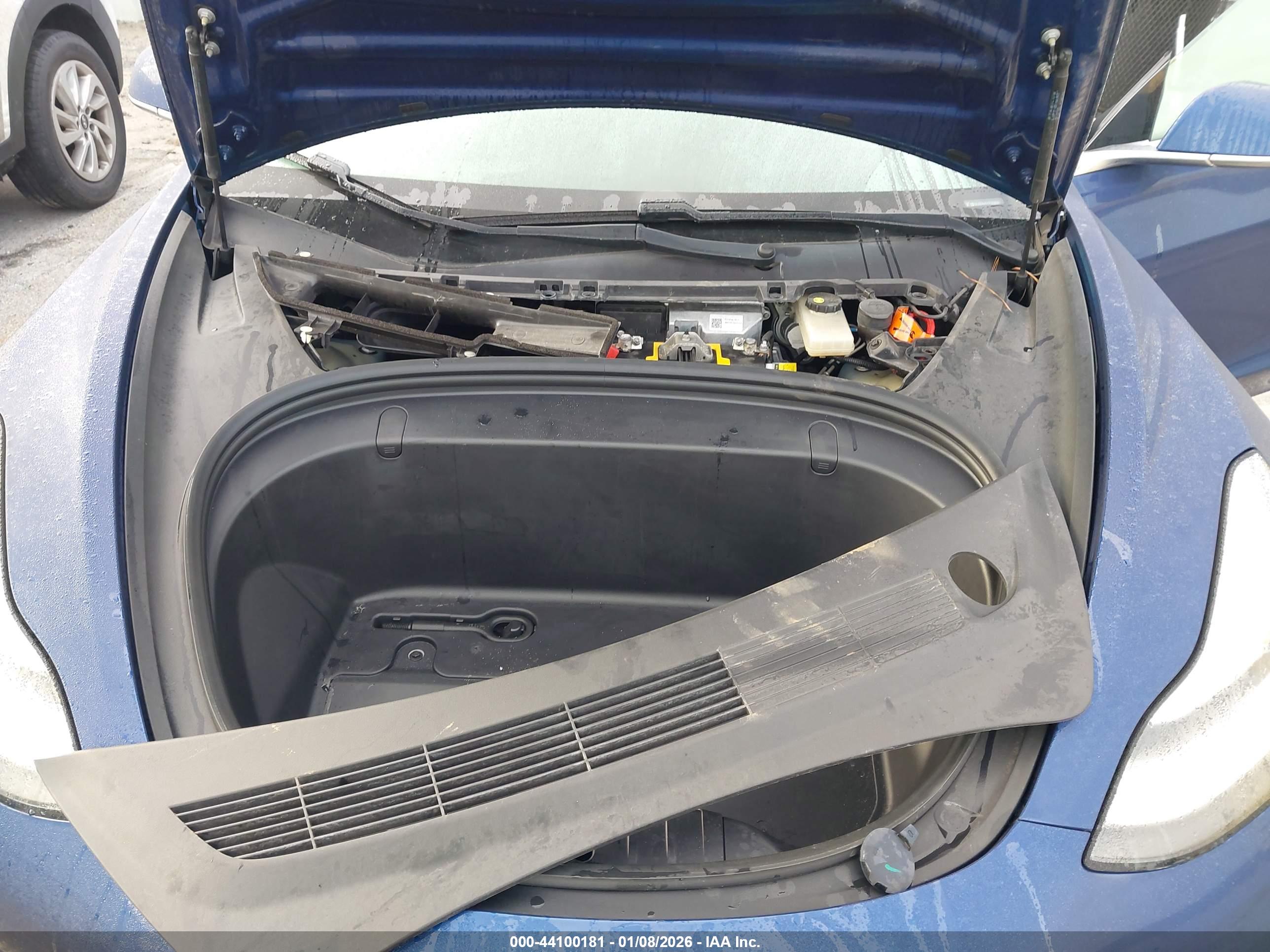 TESLA MODEL image 10