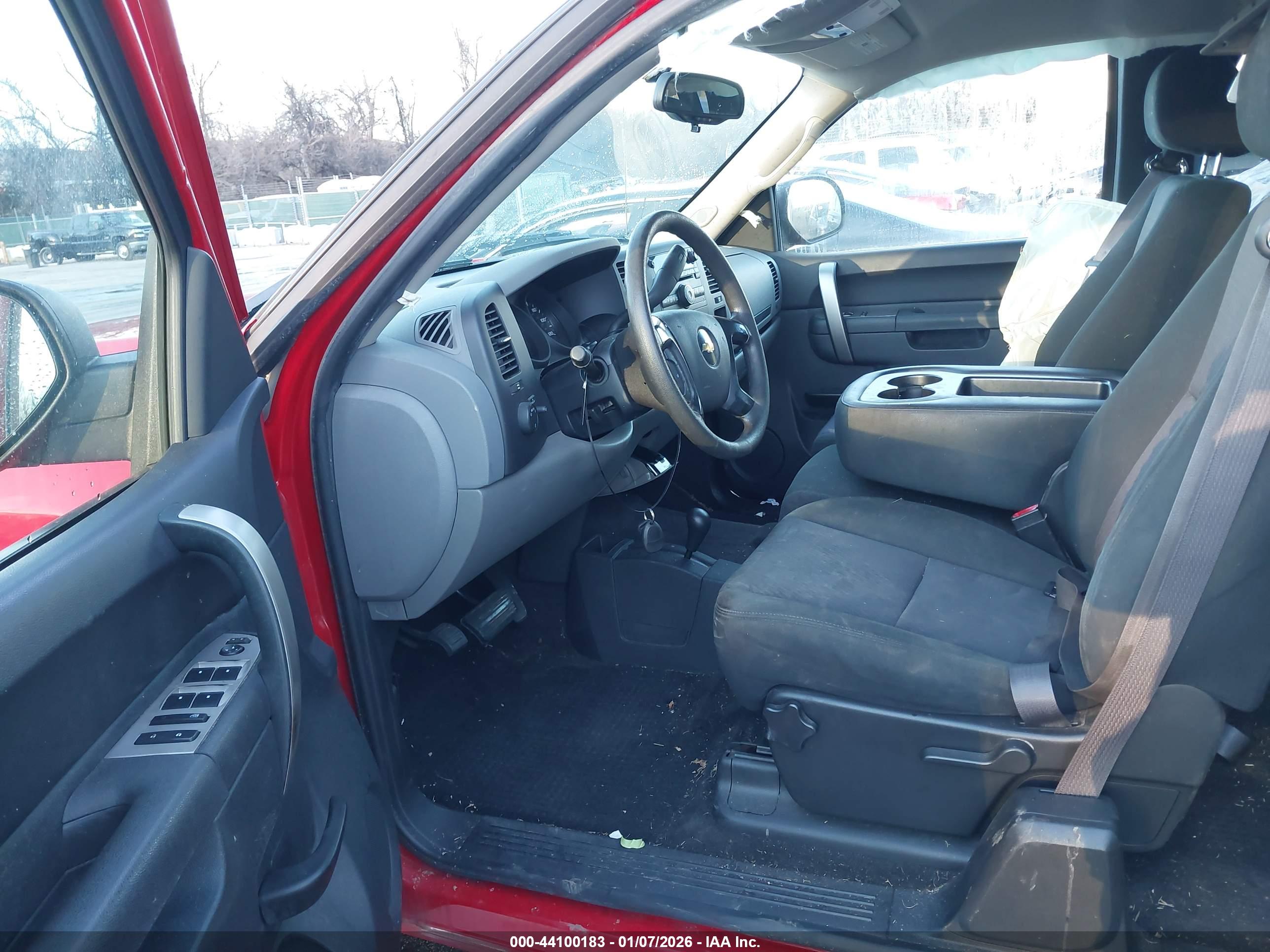 CHEVROLET SILVERADO image 5