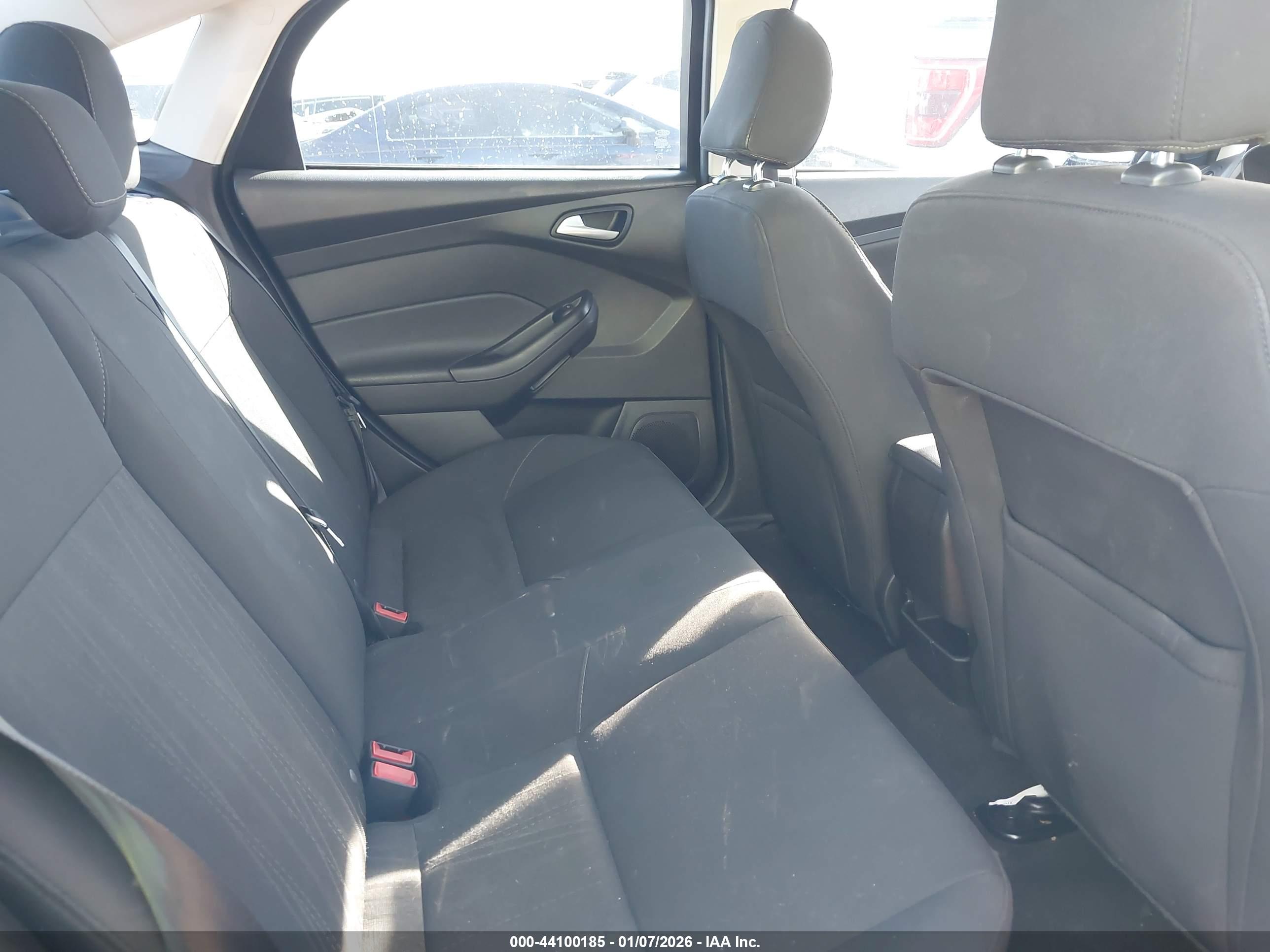 FORD FOCUS image 8
