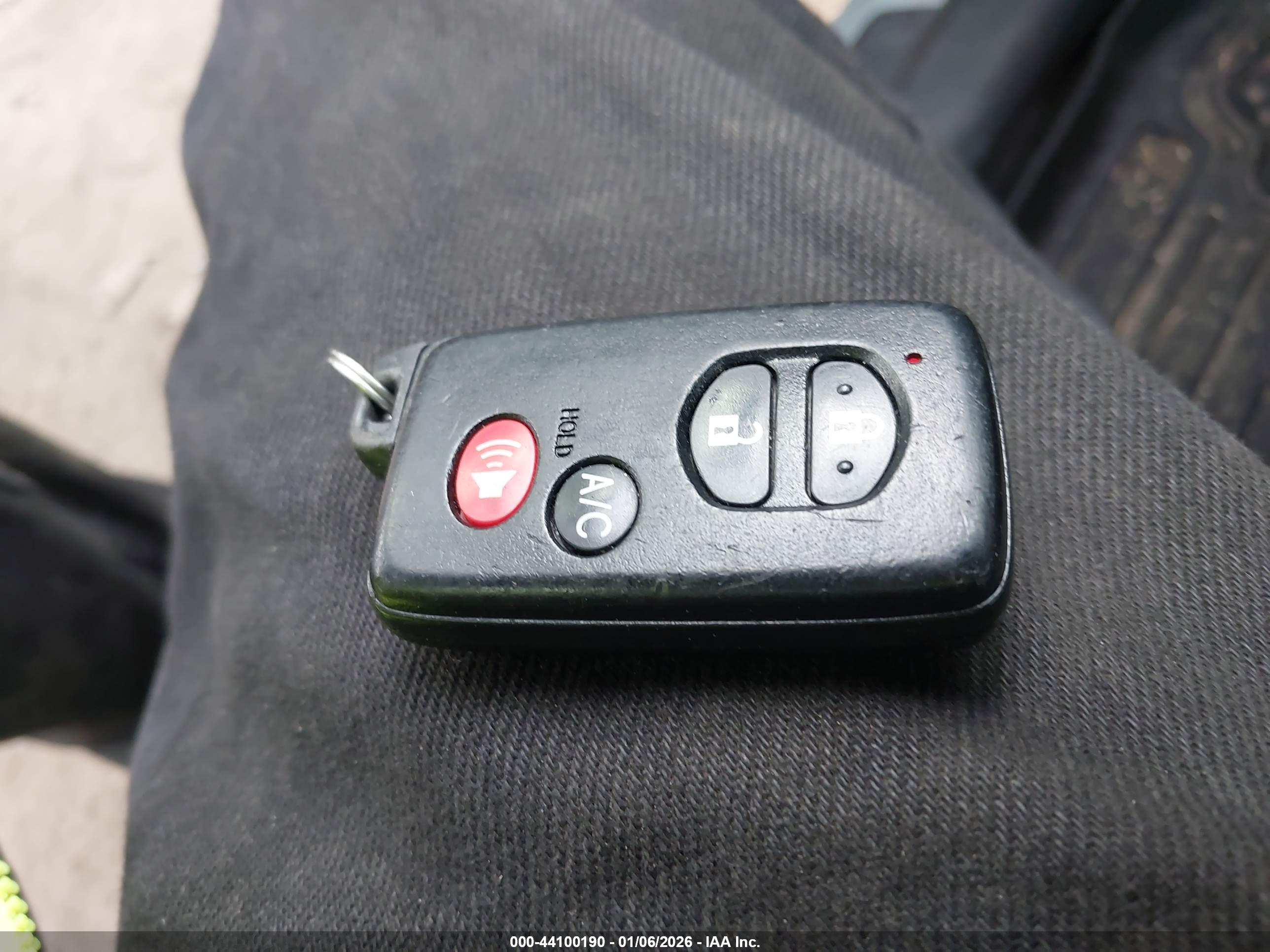TOYOTA PRIUS image 11