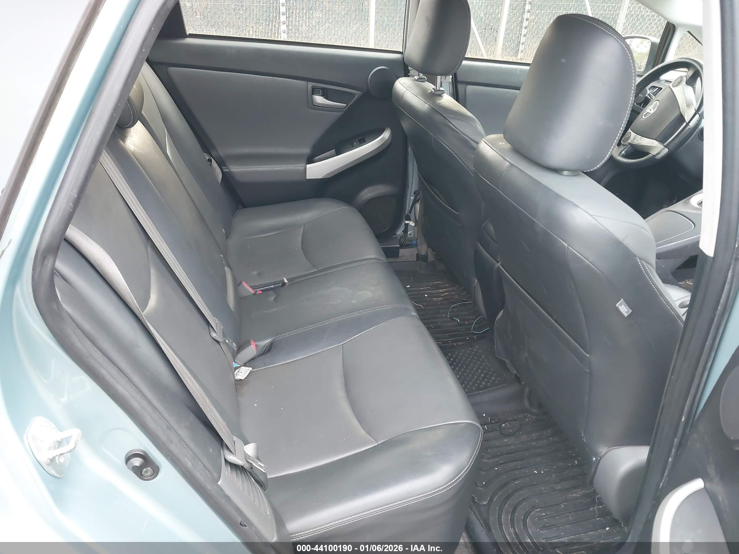 TOYOTA PRIUS image 8