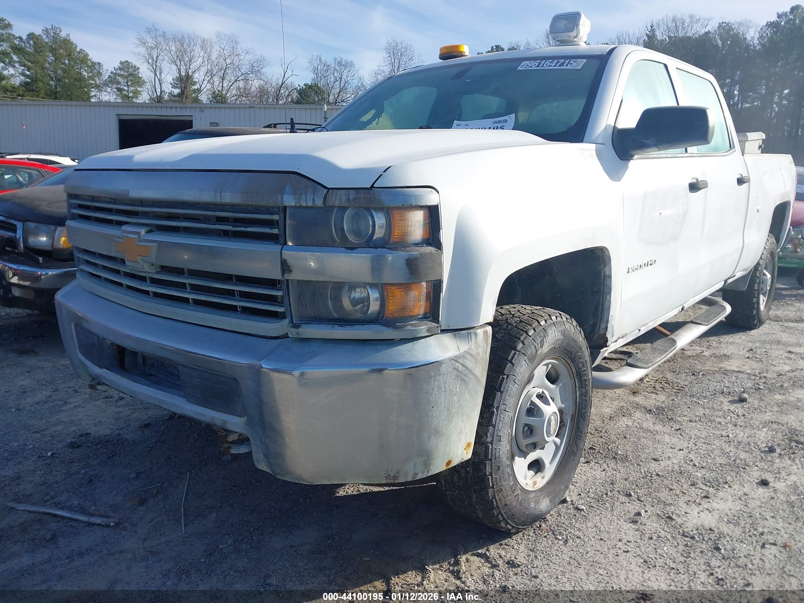 CHEVROLET SILVERADO image 6