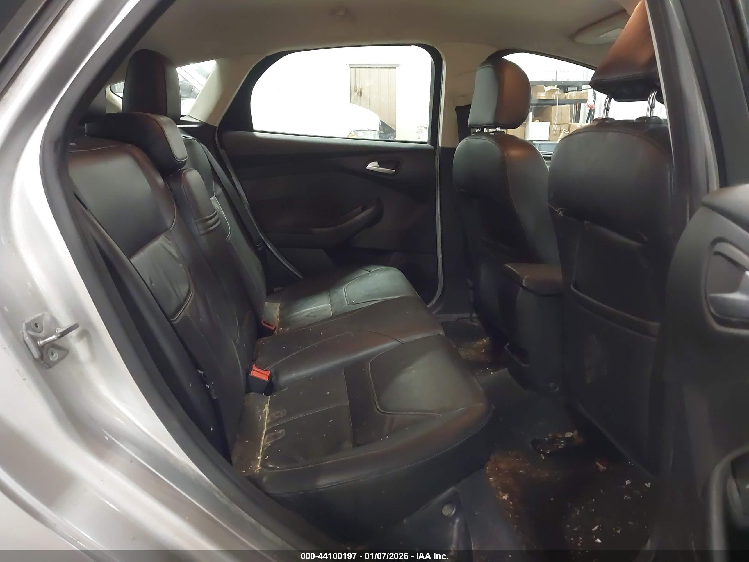 FORD FOCUS image 8