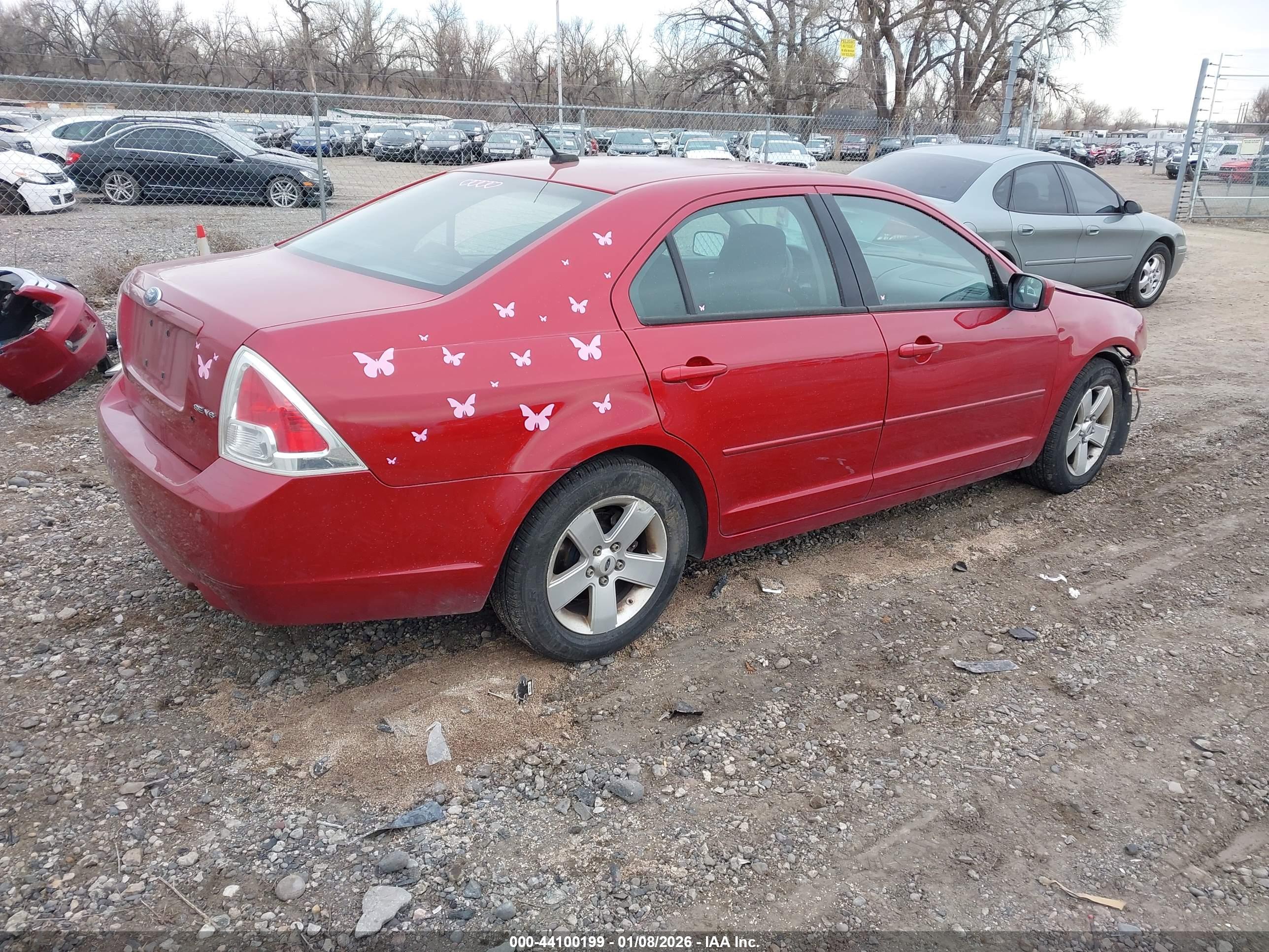 FORD FUSION image 4
