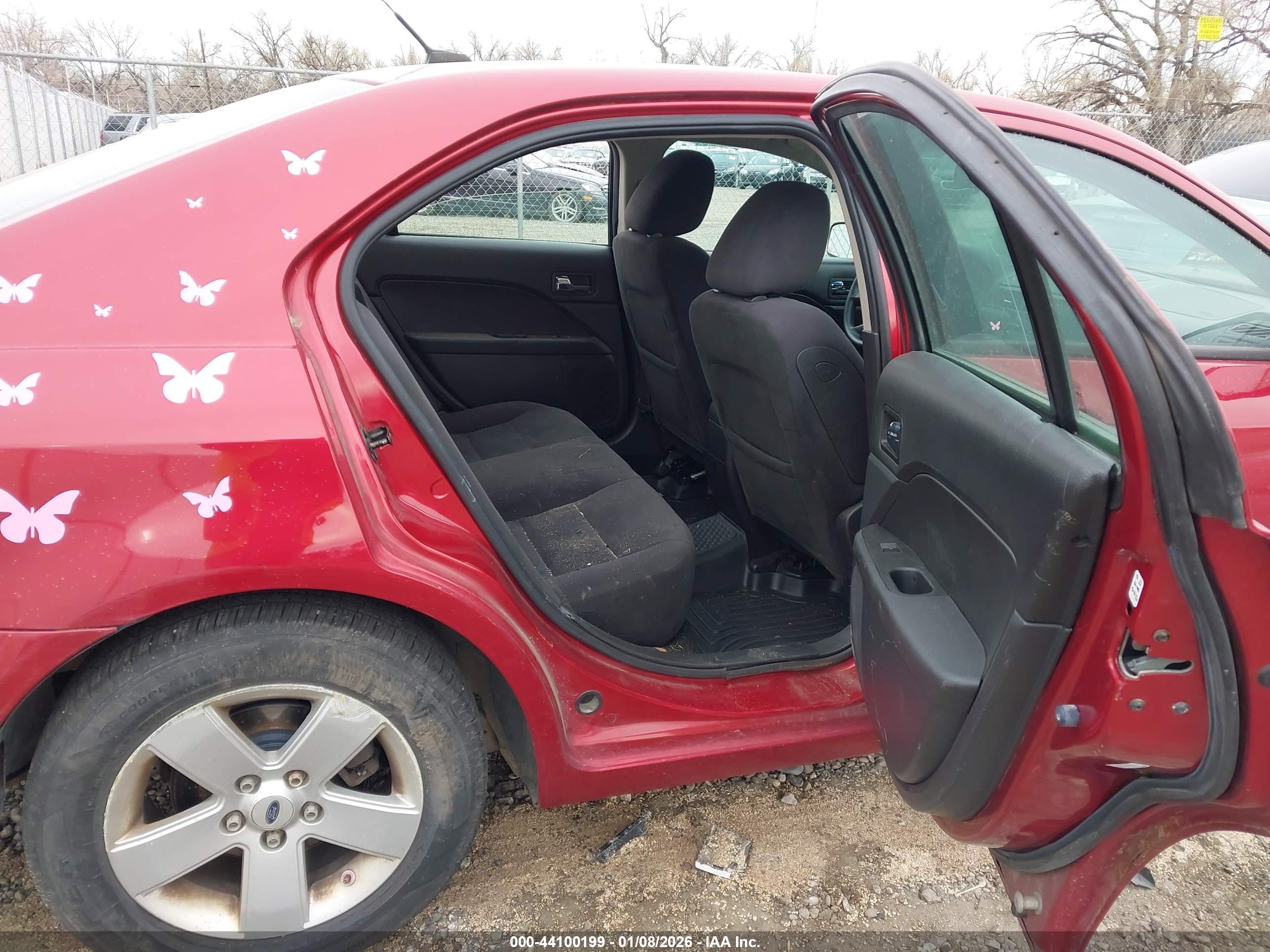 FORD FUSION image 8