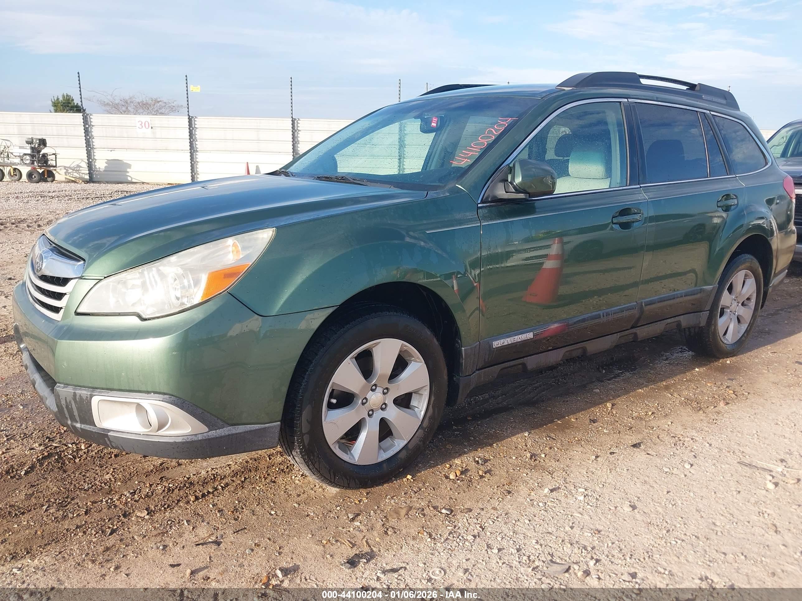 SUBARU OUTBACK image 2