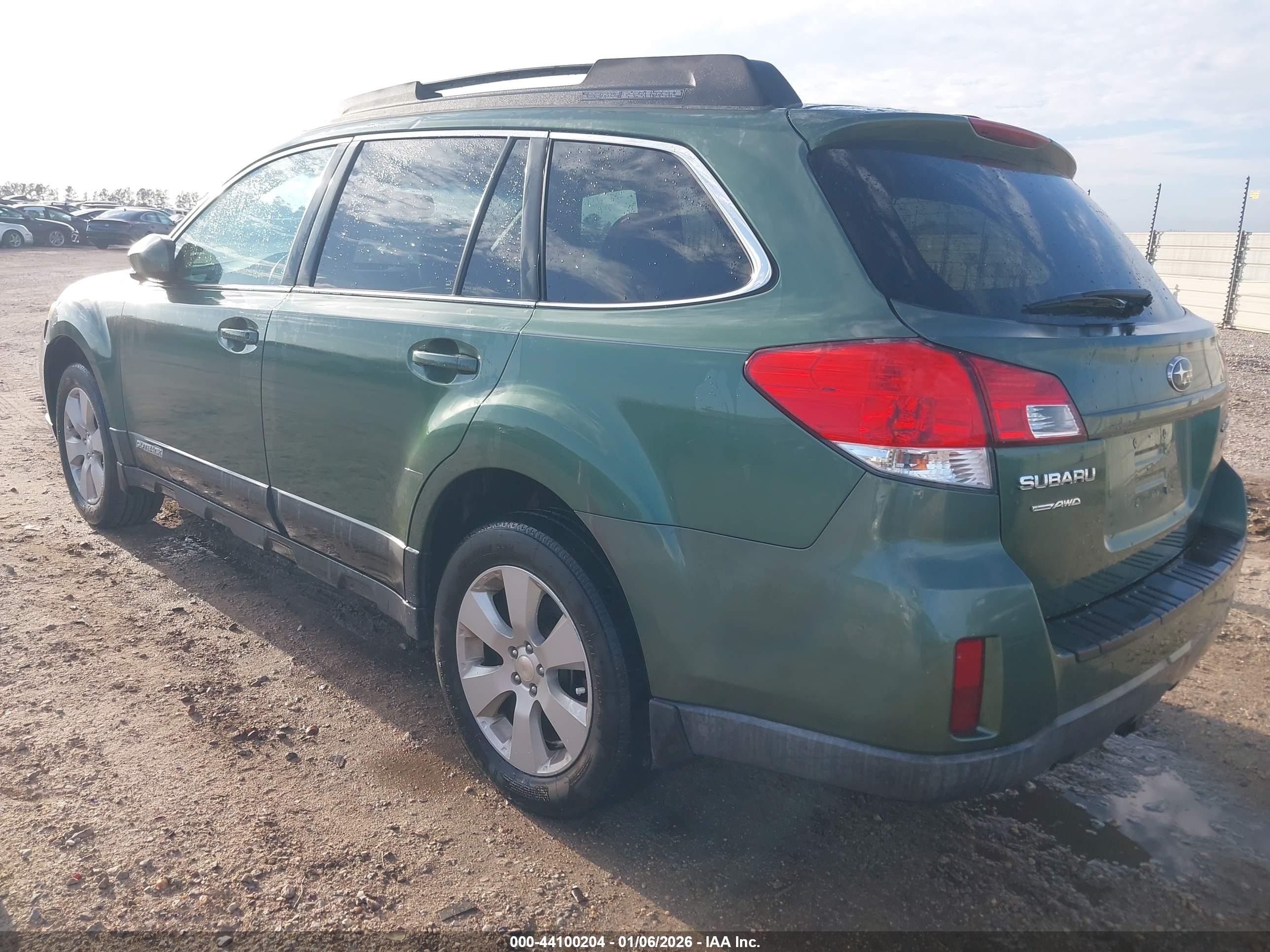 SUBARU OUTBACK image 3