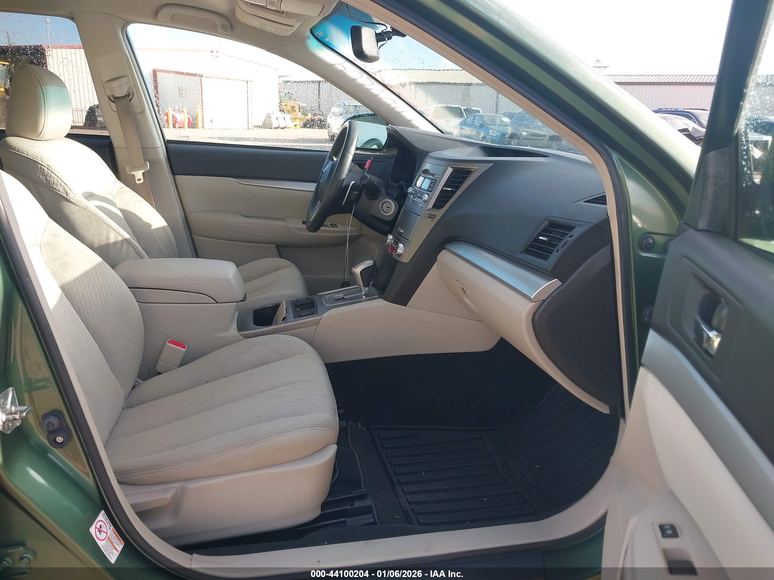 SUBARU OUTBACK image 5