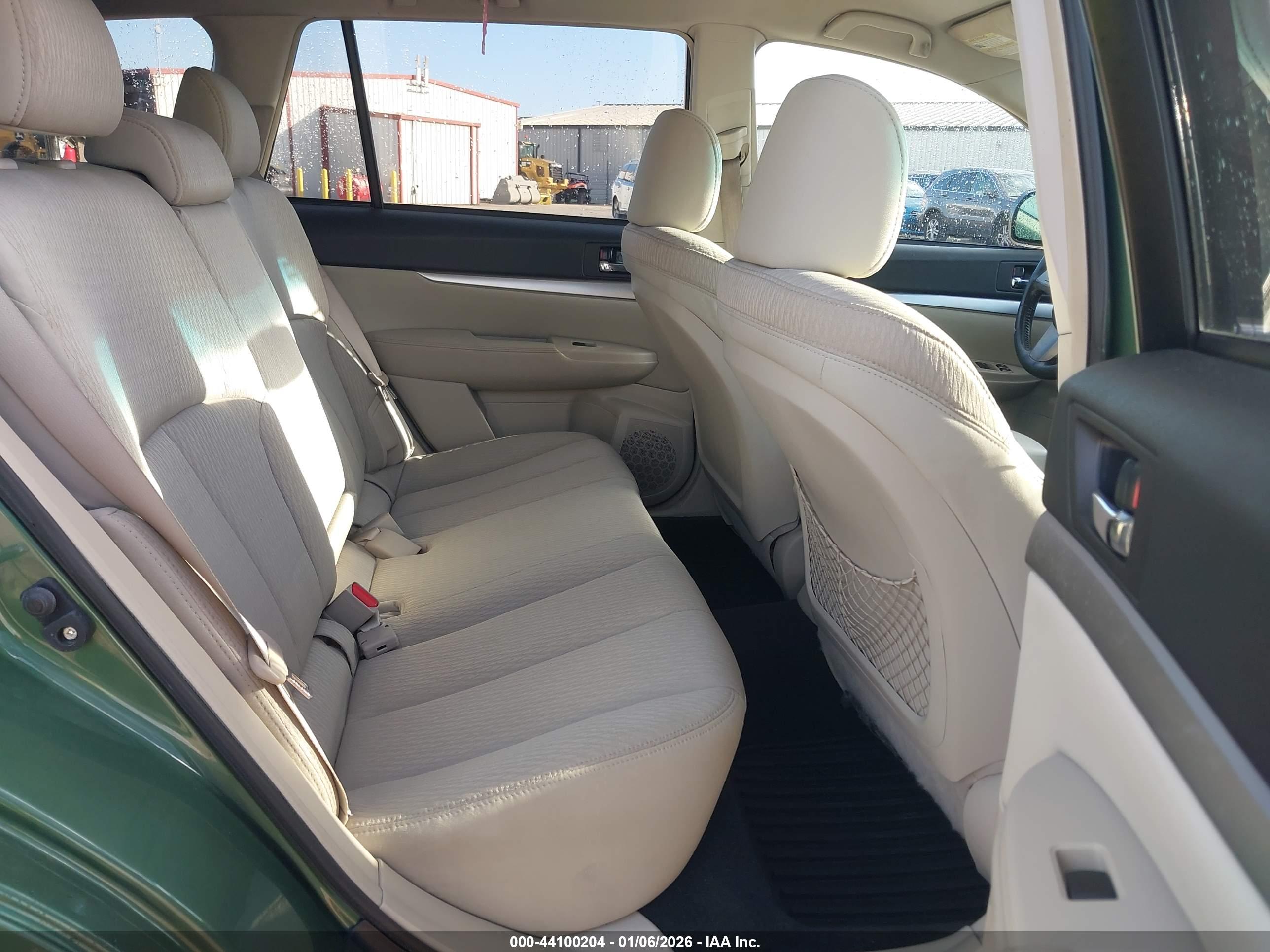SUBARU OUTBACK image 8