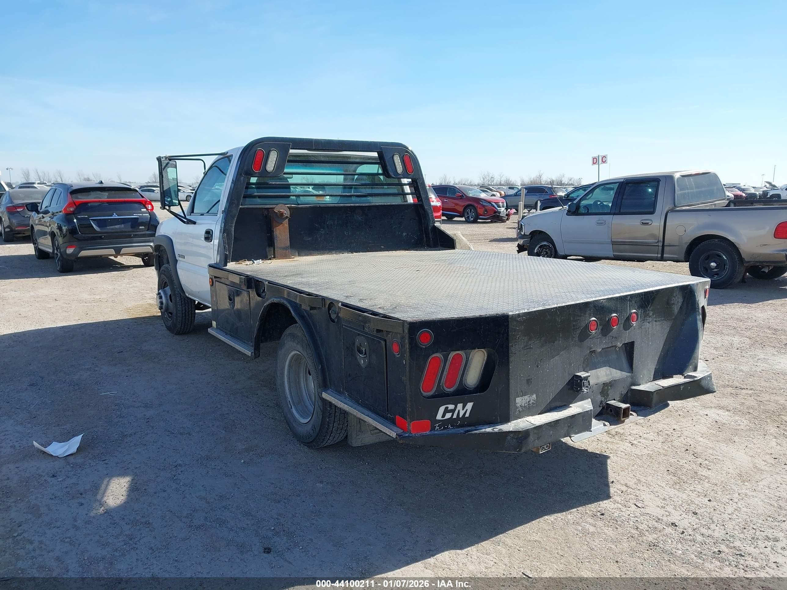 CHEVROLET SILVERADO image 3