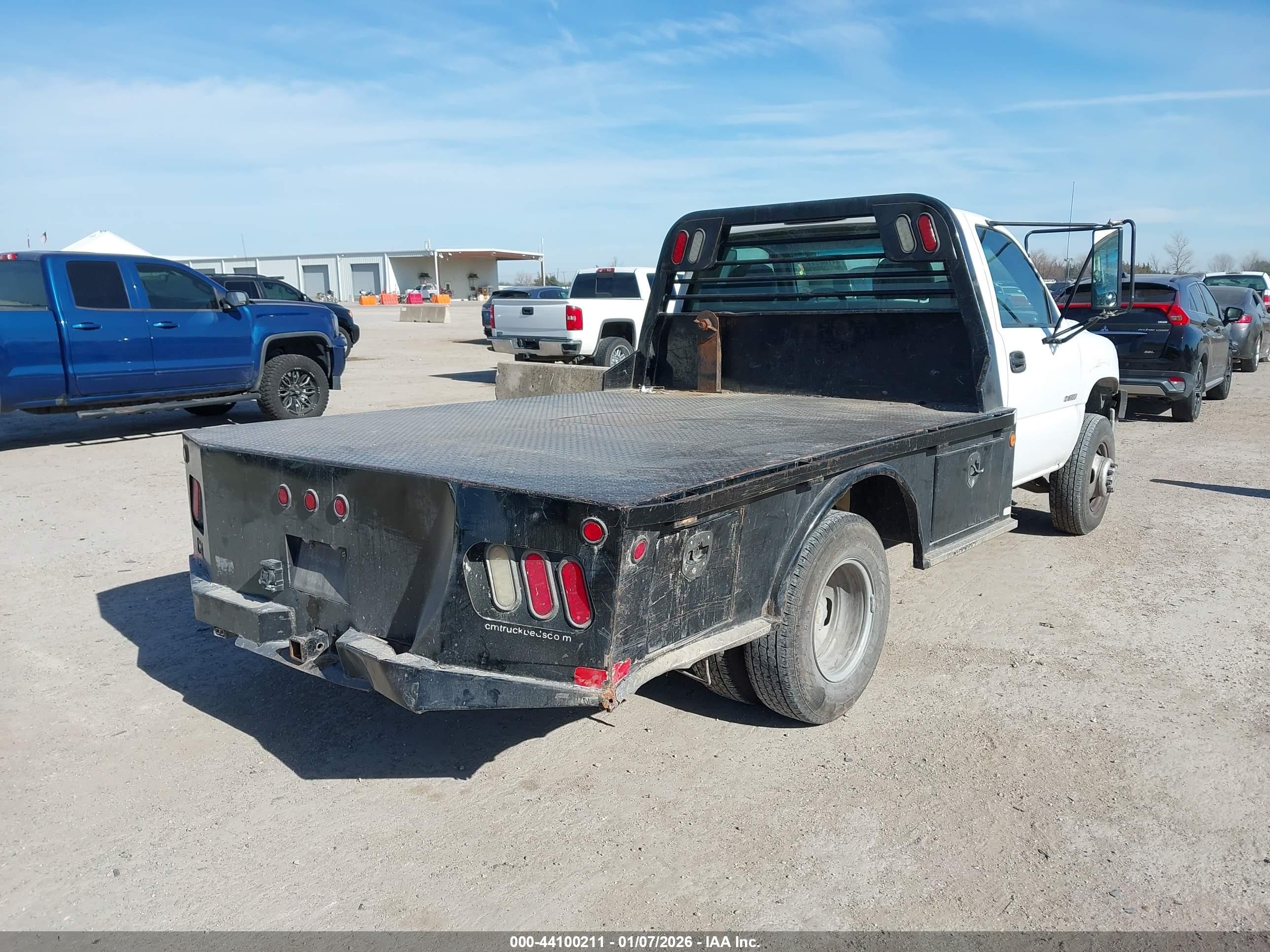 CHEVROLET SILVERADO image 4