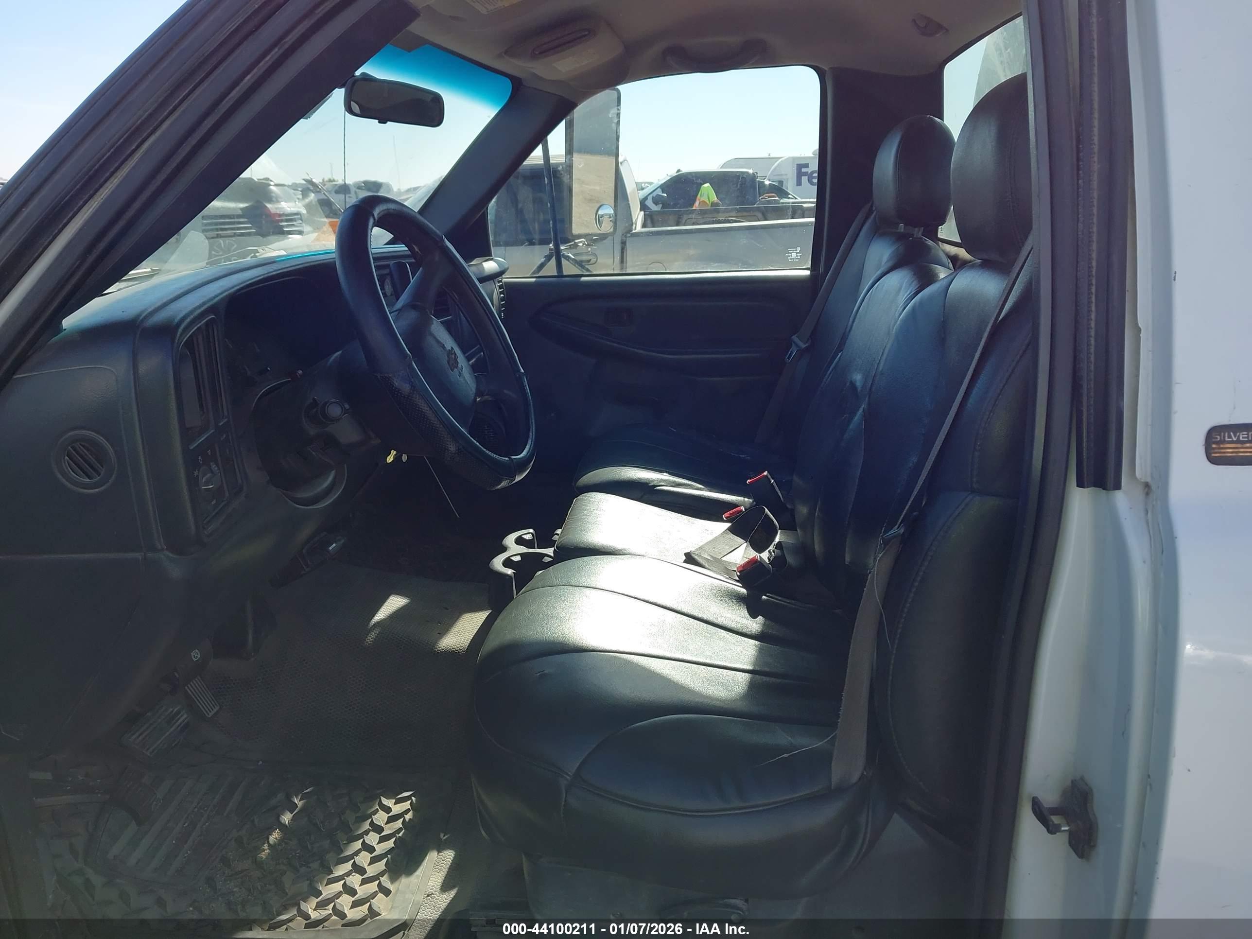 CHEVROLET SILVERADO image 7