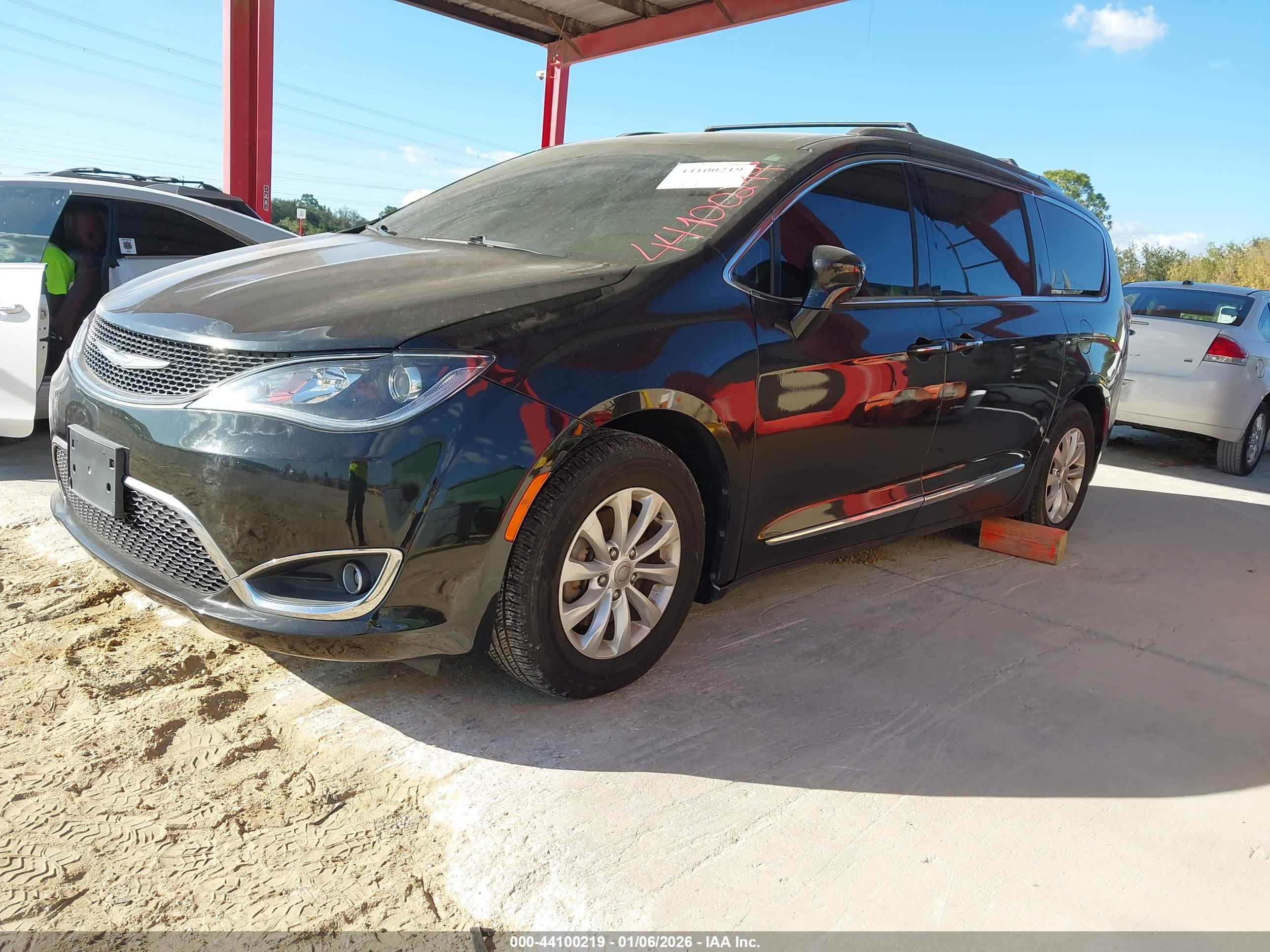 CHRYSLER PACIFICA image 2