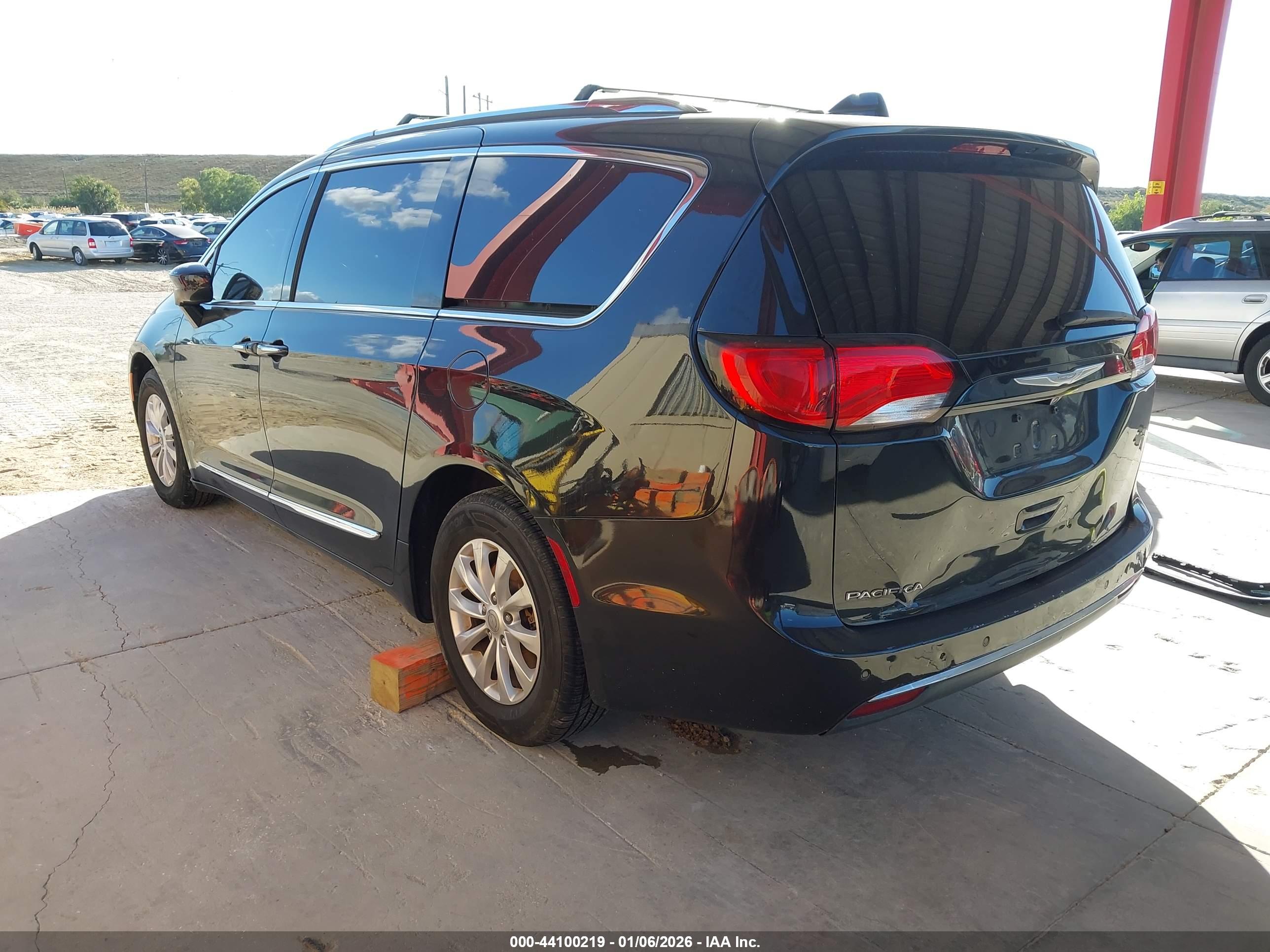 CHRYSLER PACIFICA image 3