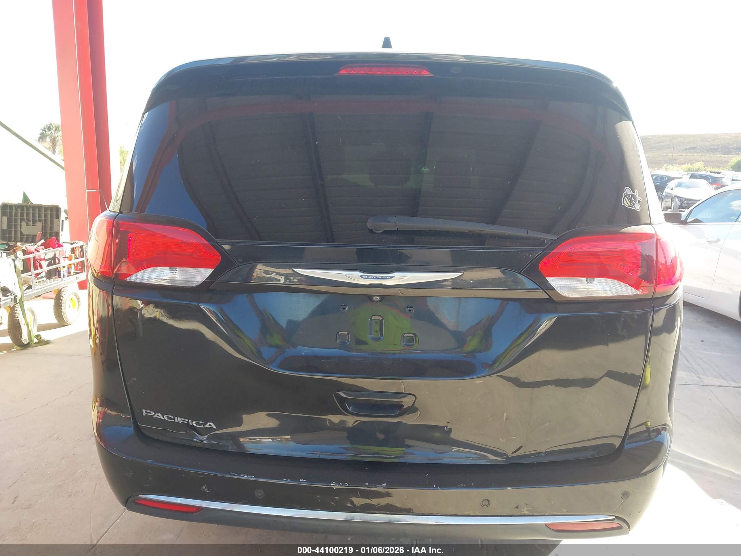 CHRYSLER PACIFICA image 6