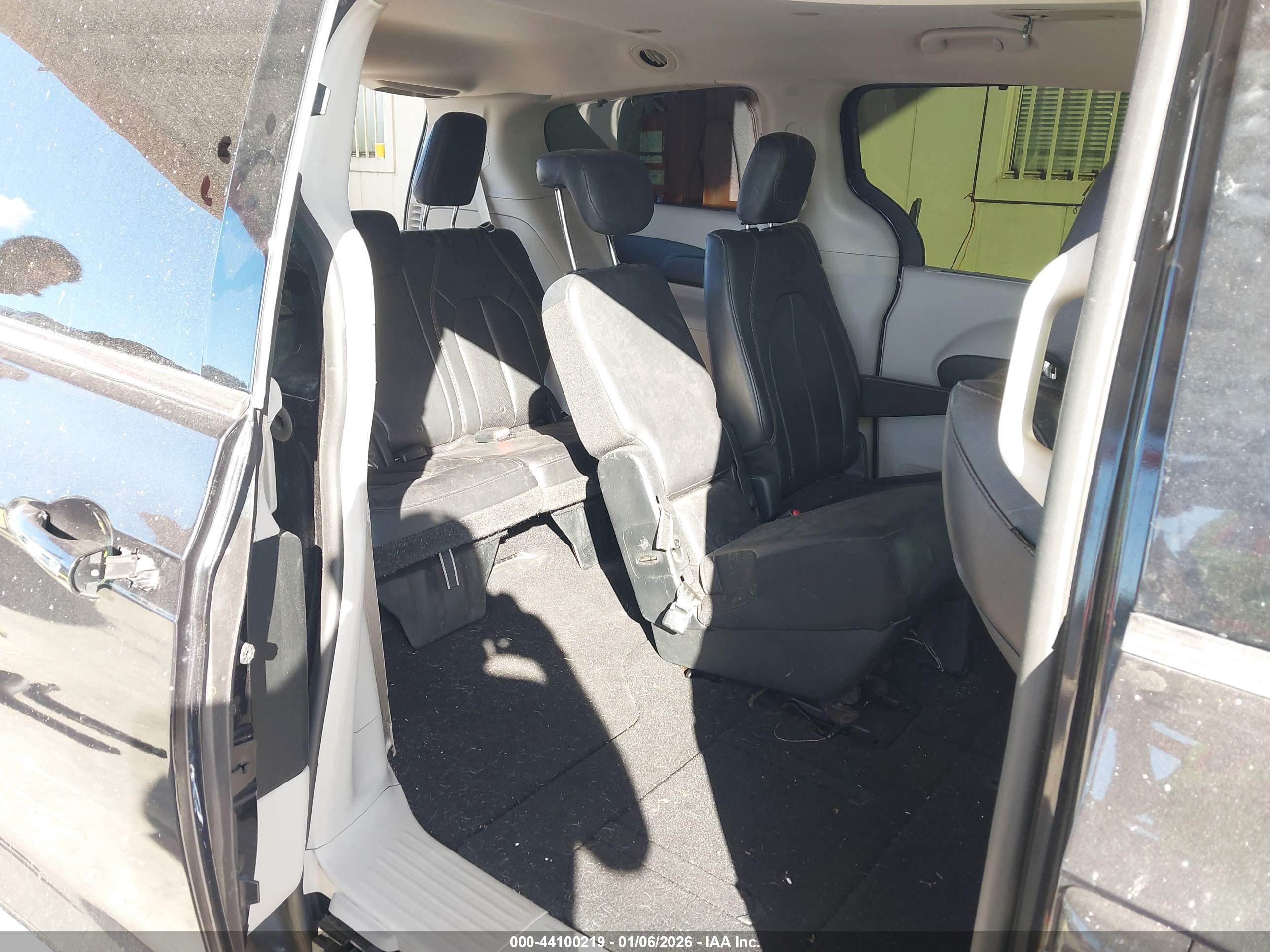 CHRYSLER PACIFICA image 8