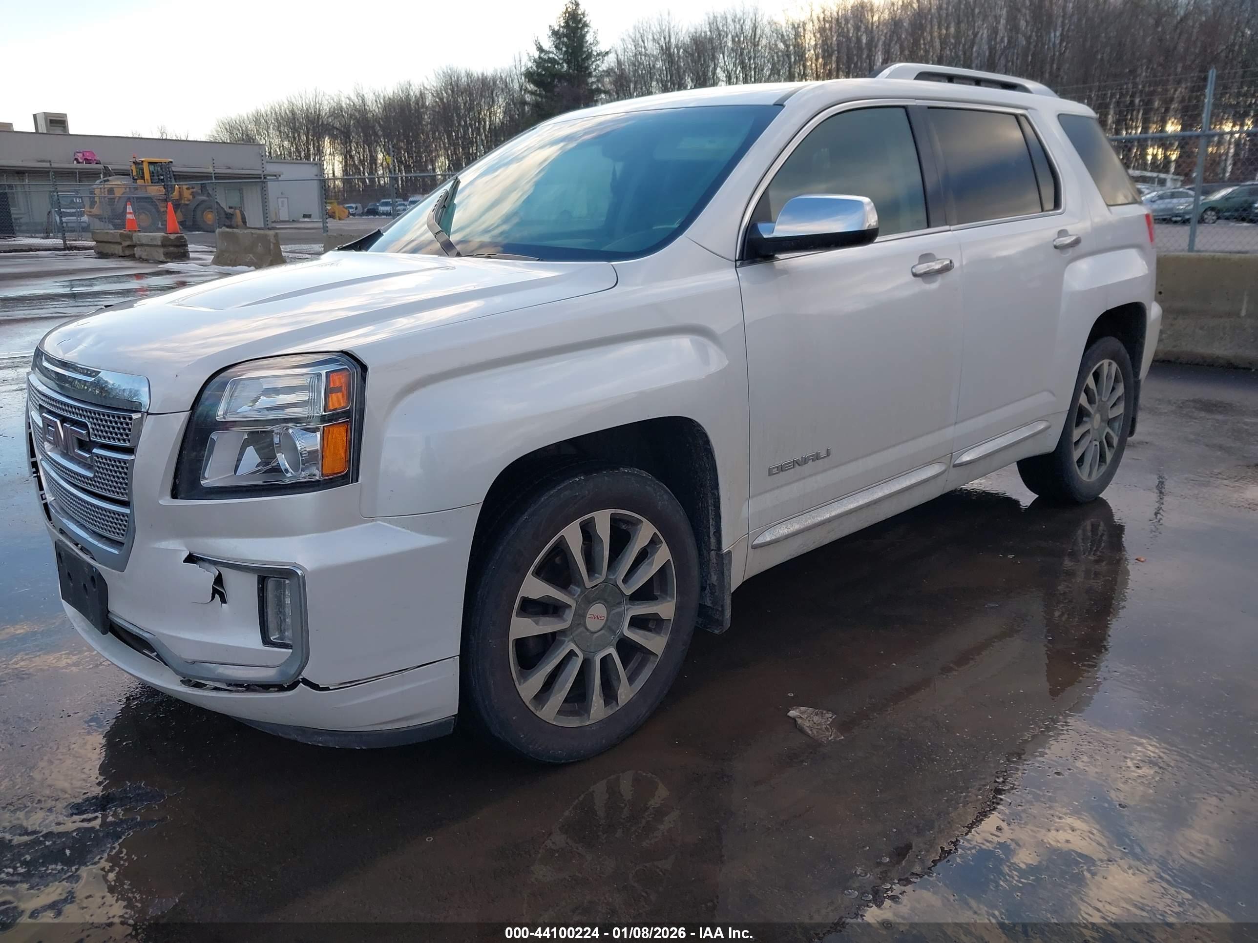 GMC TERRAIN image 2