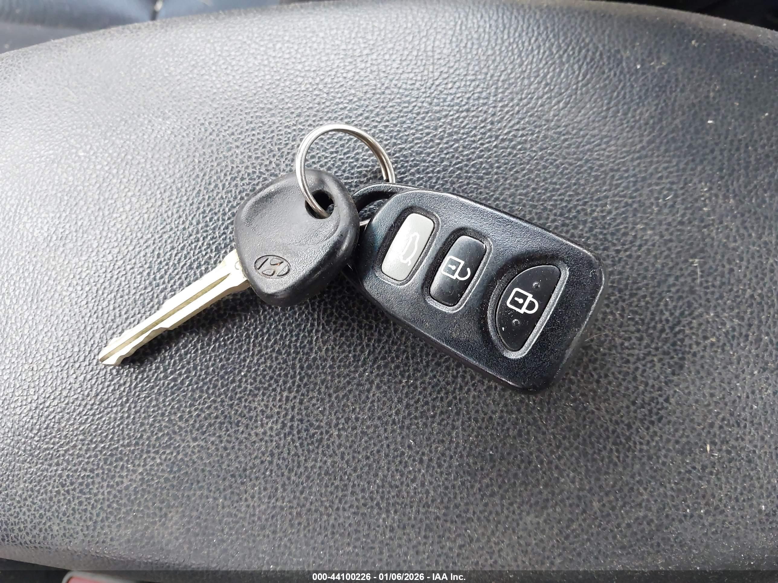 HYUNDAI ELANTRA image 11