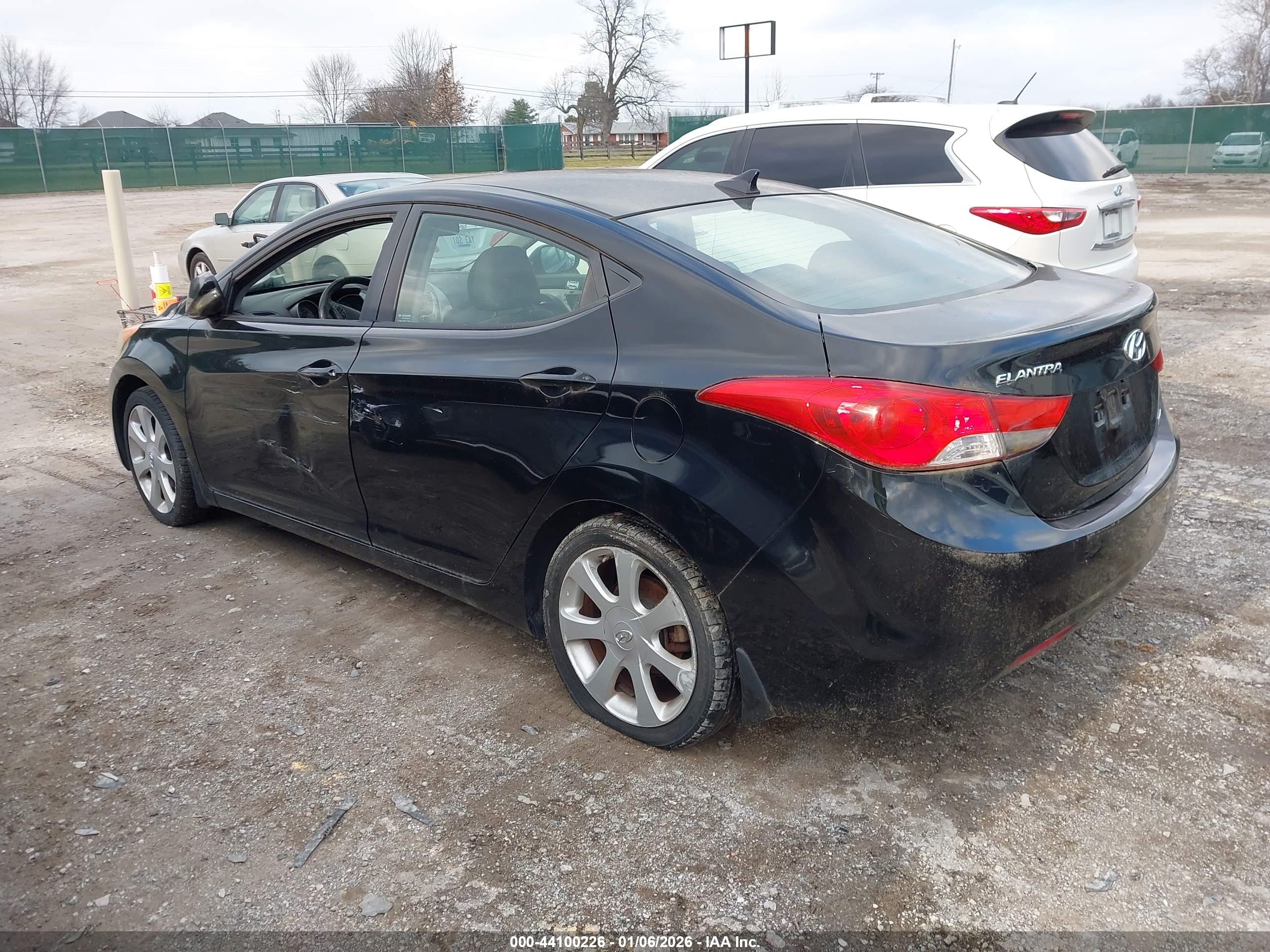 HYUNDAI ELANTRA image 3