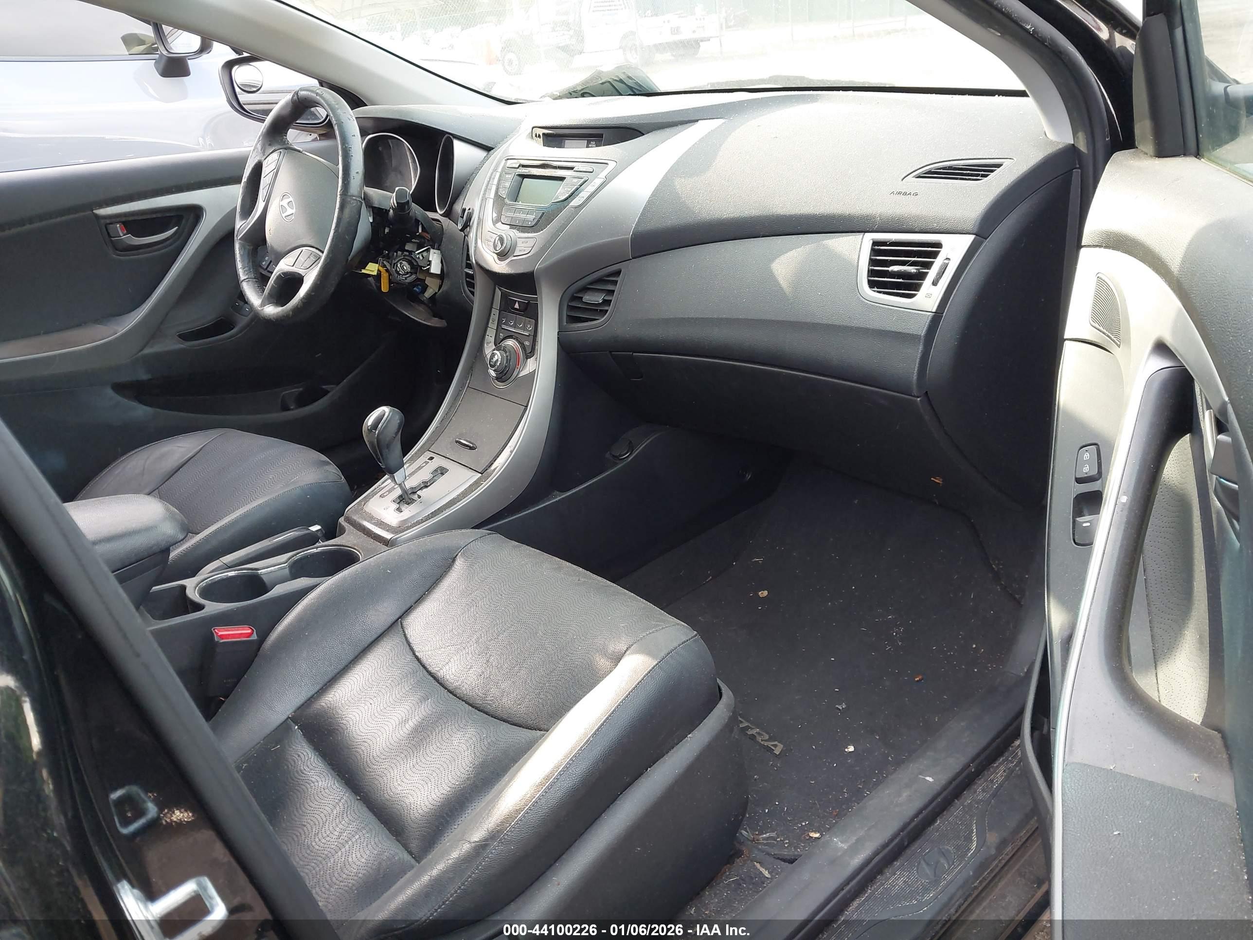 HYUNDAI ELANTRA image 5