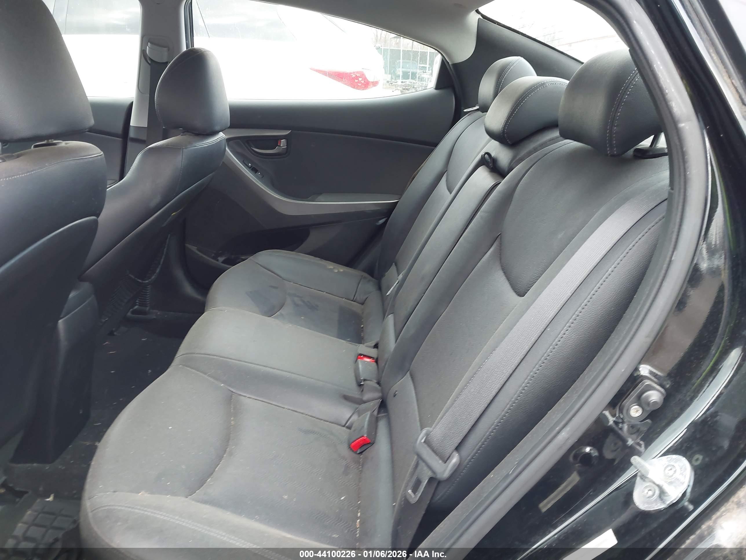 HYUNDAI ELANTRA image 8