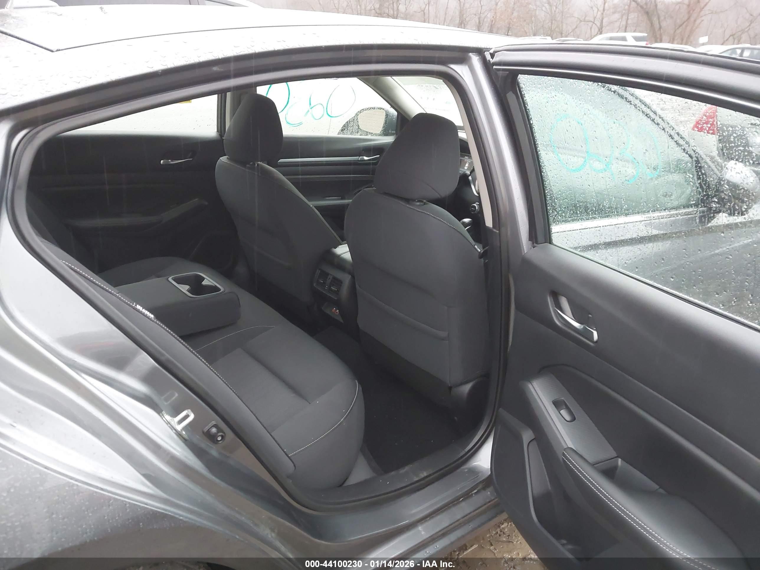 NISSAN ALTIMA image 8