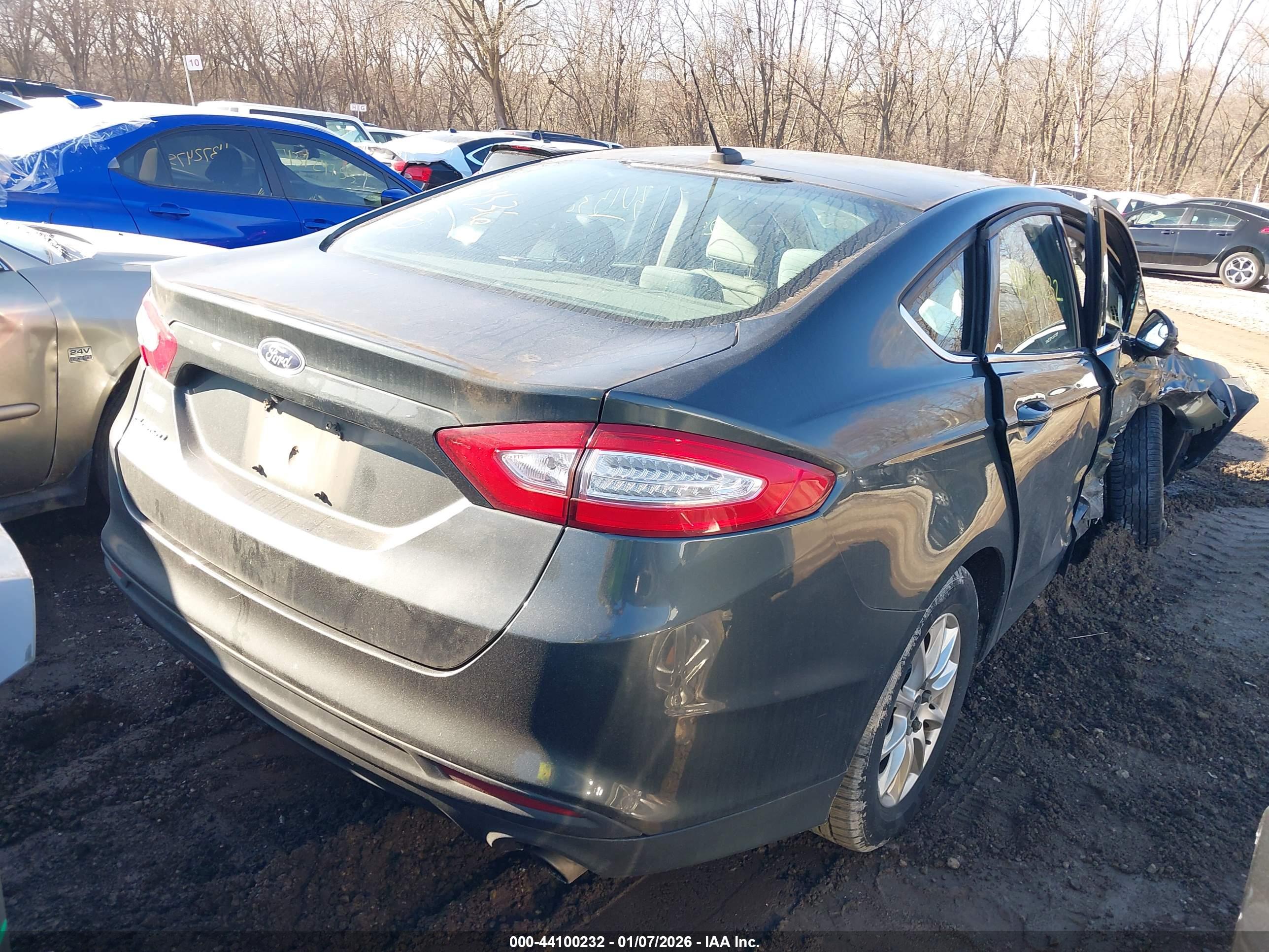 FORD FUSION image 4