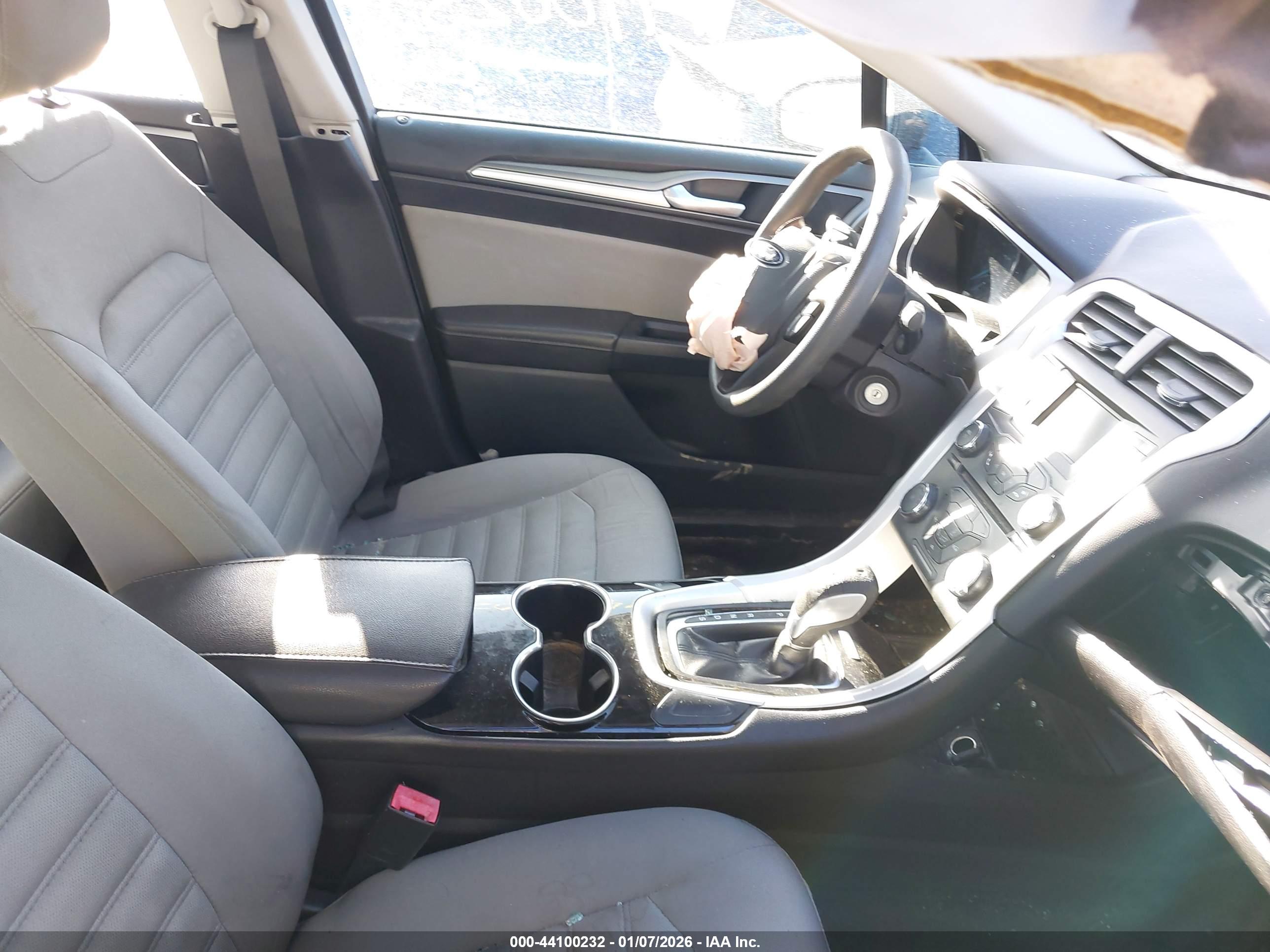 FORD FUSION image 5