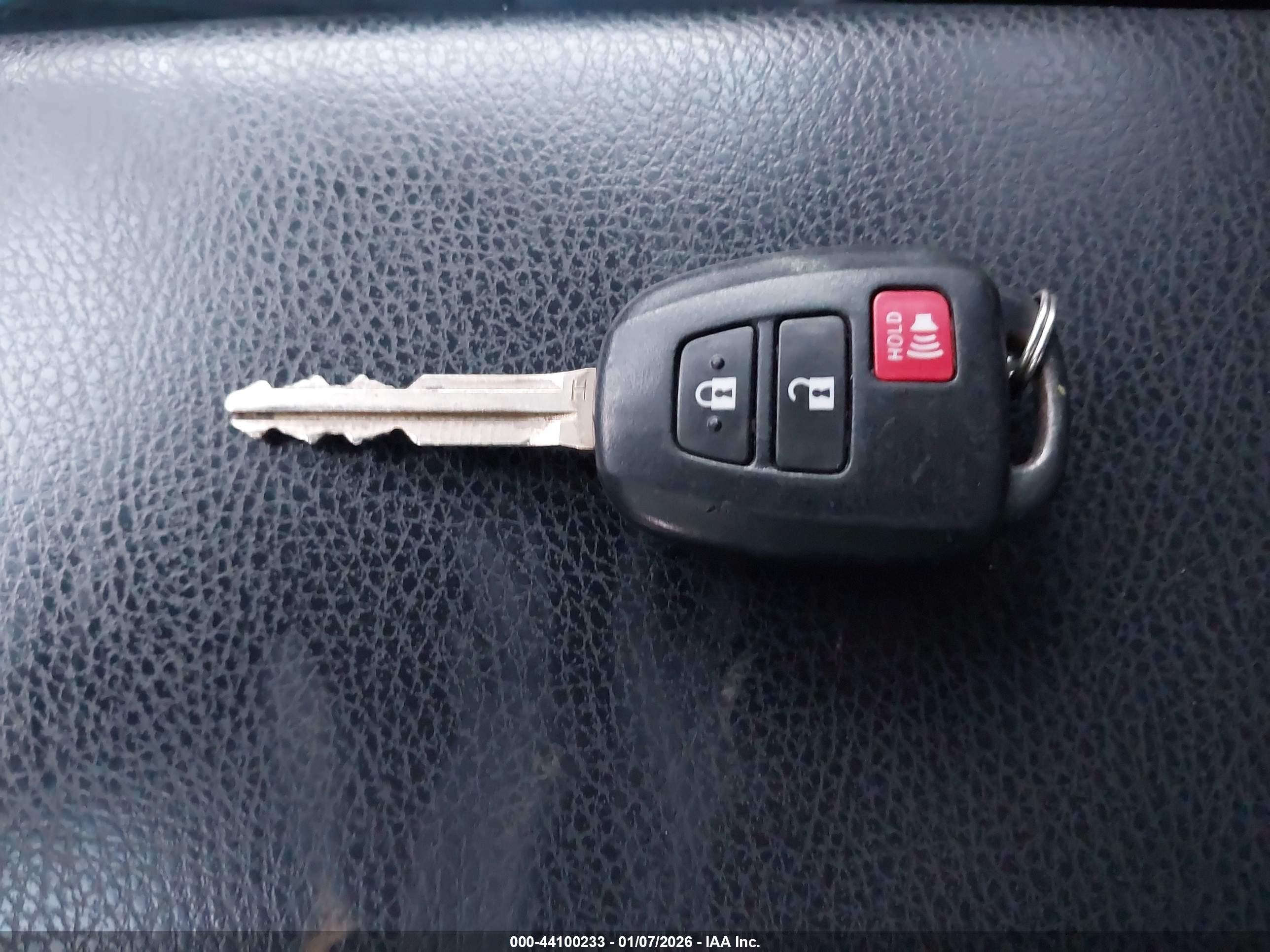 TOYOTA RAV4 image 11