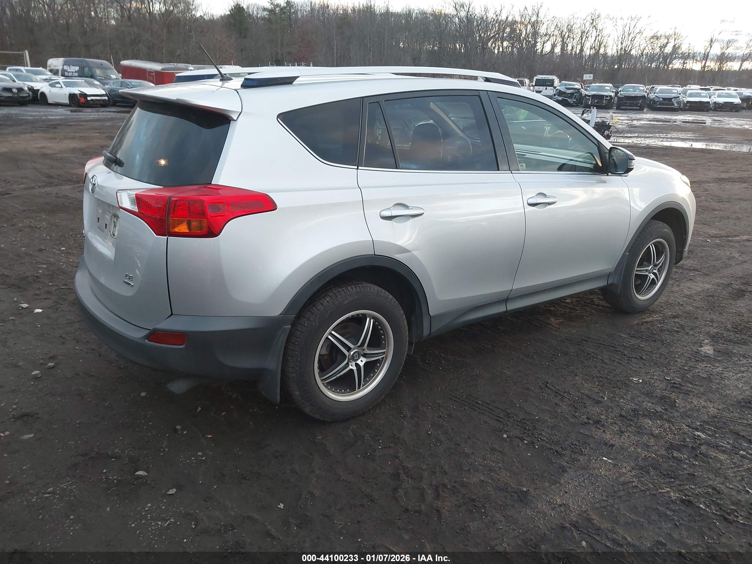 TOYOTA RAV4 image 4