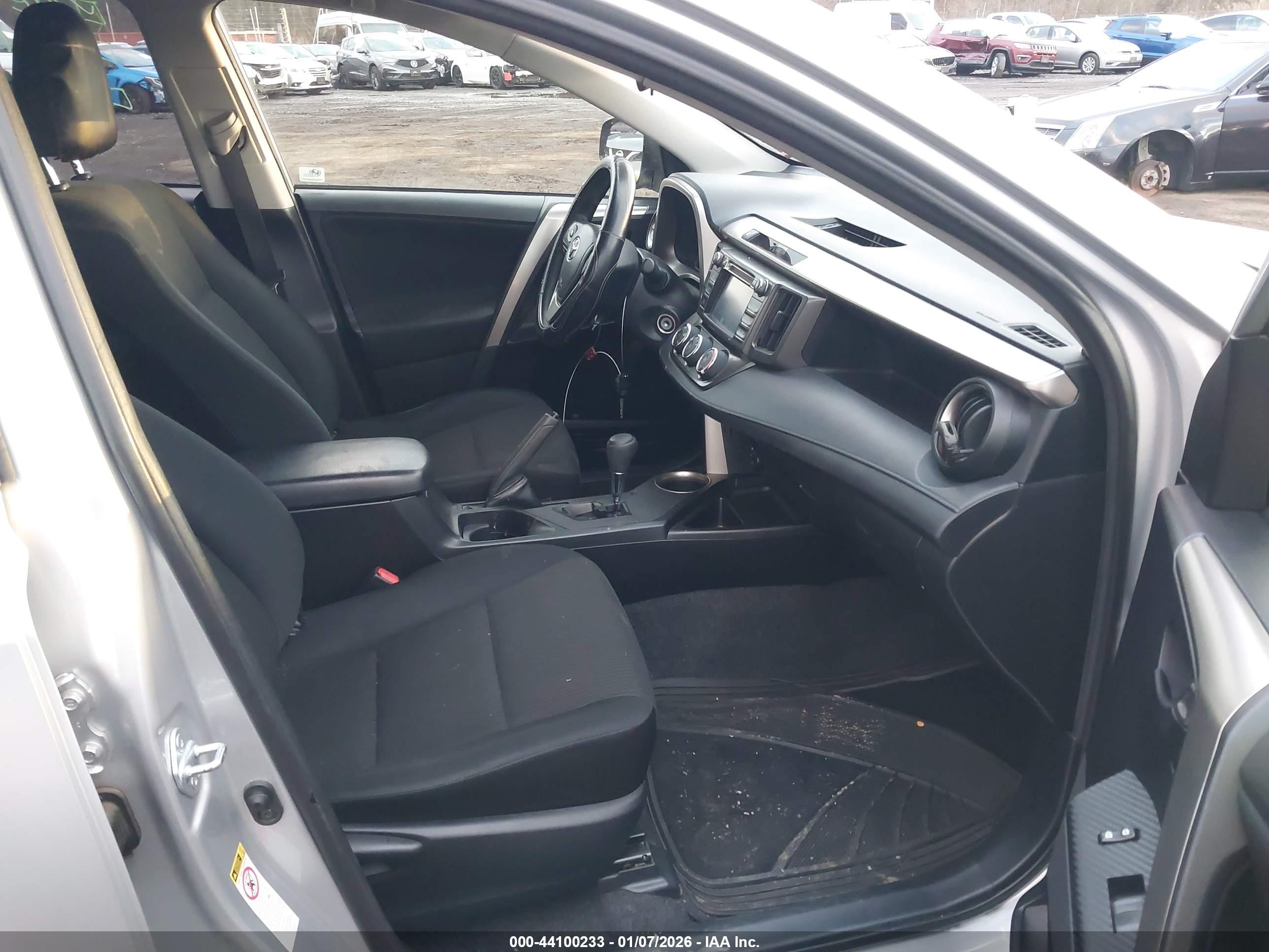 TOYOTA RAV4 image 5