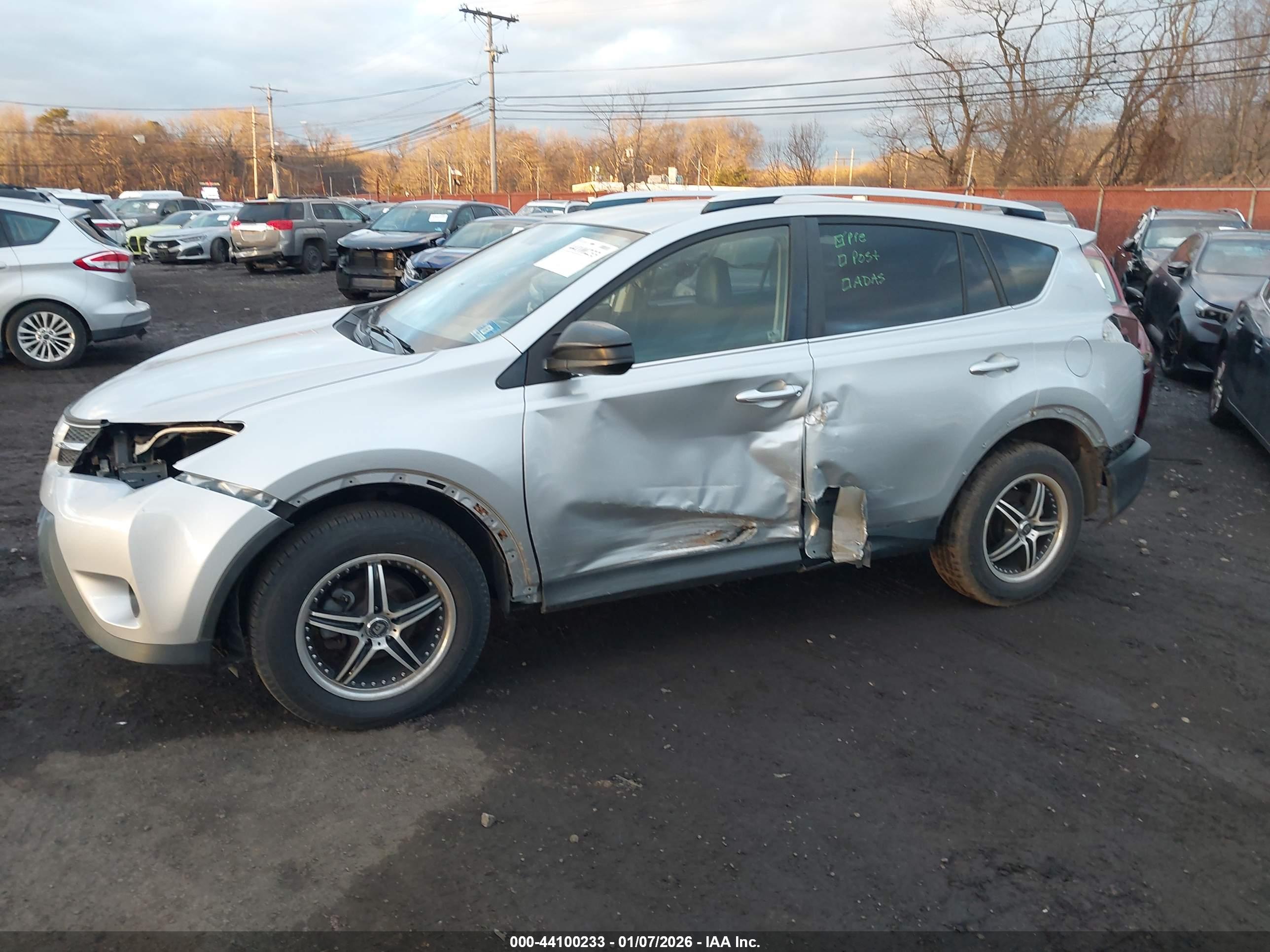 TOYOTA RAV4 image 6