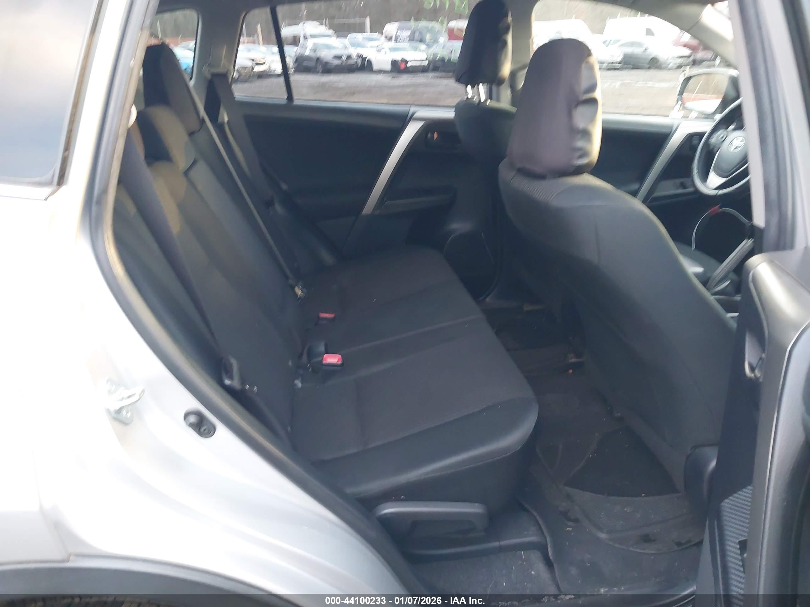 TOYOTA RAV4 image 8