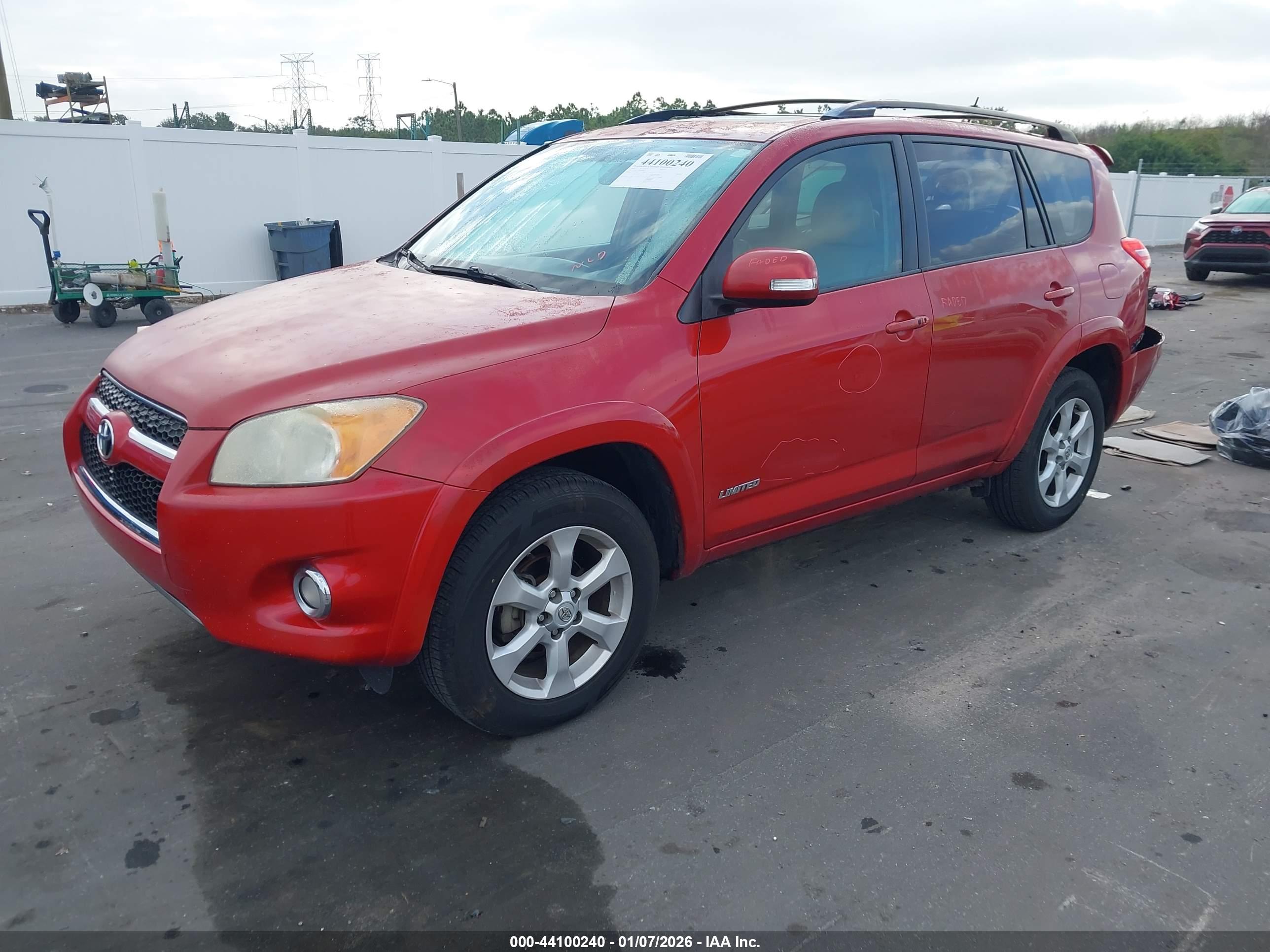 TOYOTA RAV4 image 2
